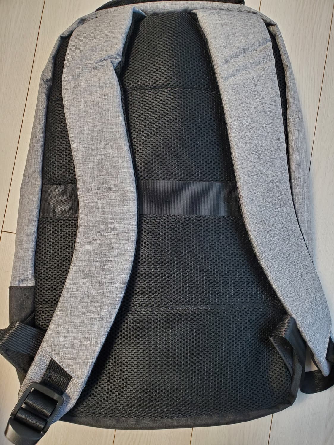 미사용)내셔널지오그래픽 그레이 백팩

여러 중고사이트에도 같이 판매하고  상품이미지4