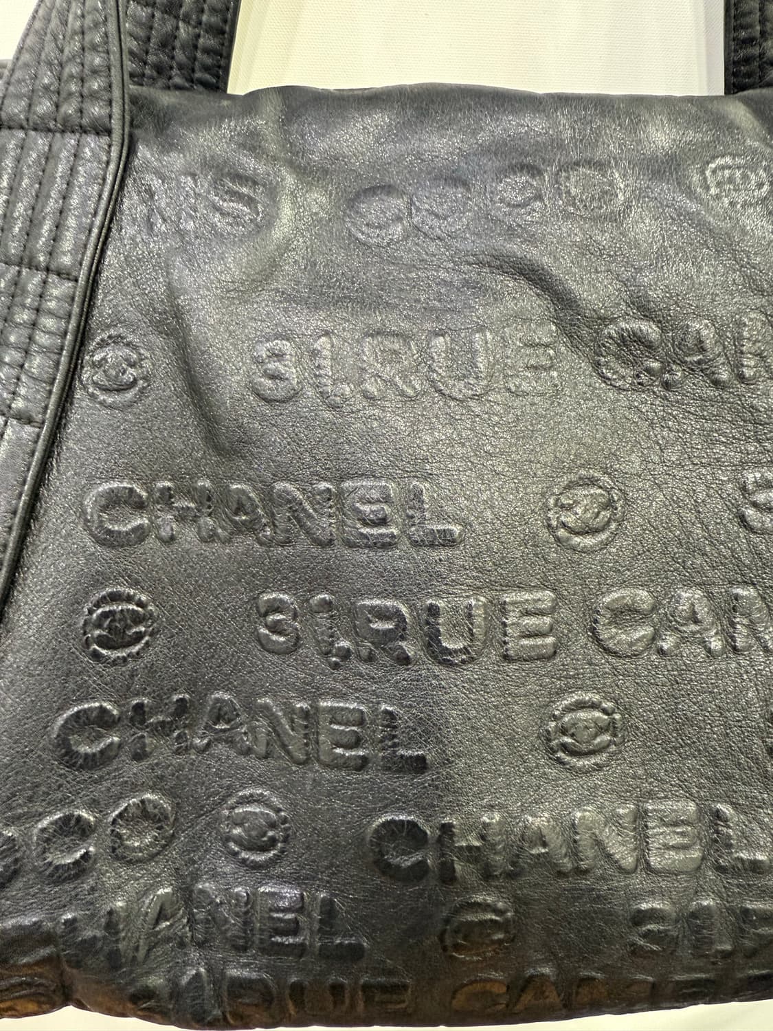 샤넬 블랙 송아지 가죽 뤼 캠본 엠보싱 언리미티드 숄더백 186762 상품이미지4