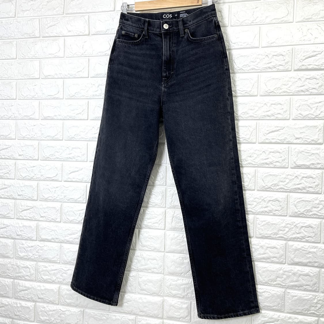 COS Extra High Rise Straight Black Denim 상품이미지3