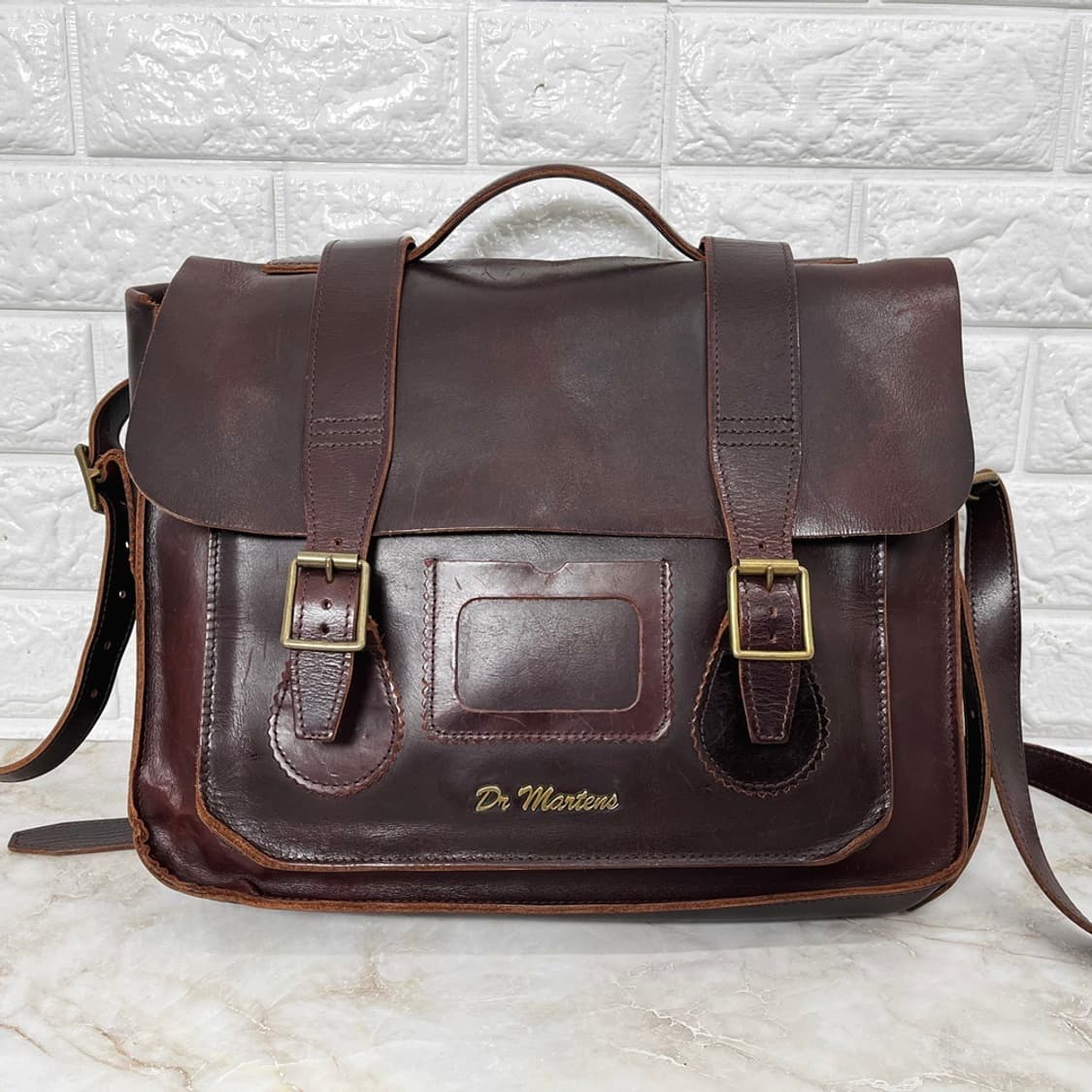 닥터마틴 15인치 가죽 사첼백 상품이미지1