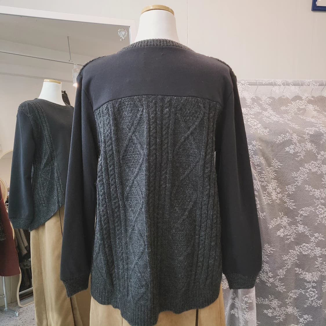 Beams heart 차콜 면배색 스웨터 상품이미지9