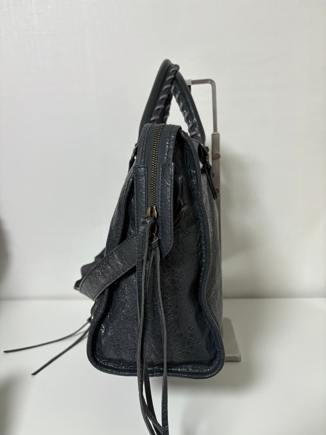 발렌시아가 시티 모터백 다크그레이 상품이미지3