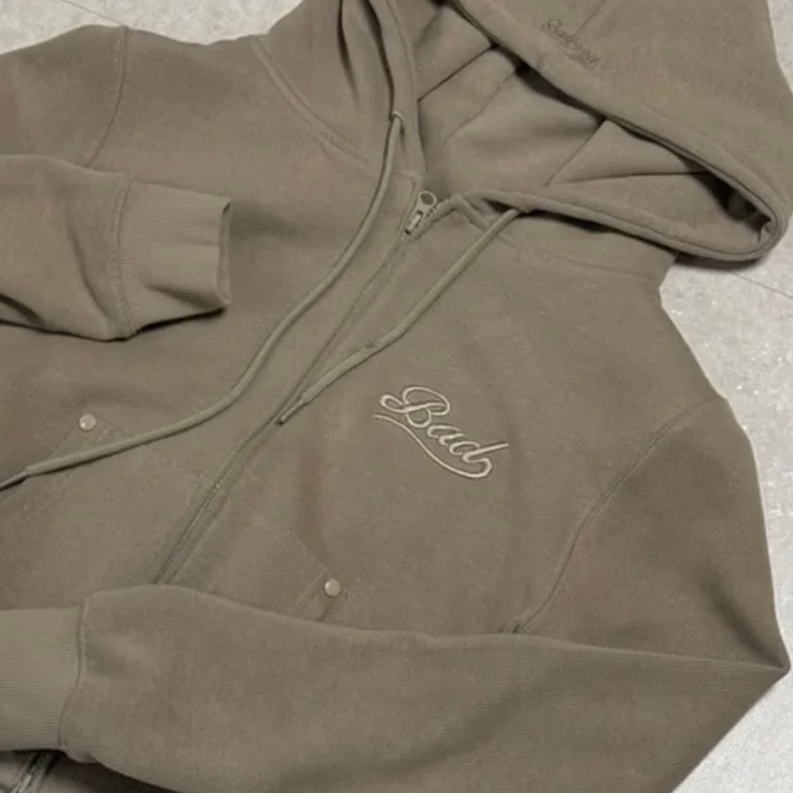 배드블러드 비욘드 소프트 후드집업 래귤러핏 라지 L - 토바코 상품이미지3