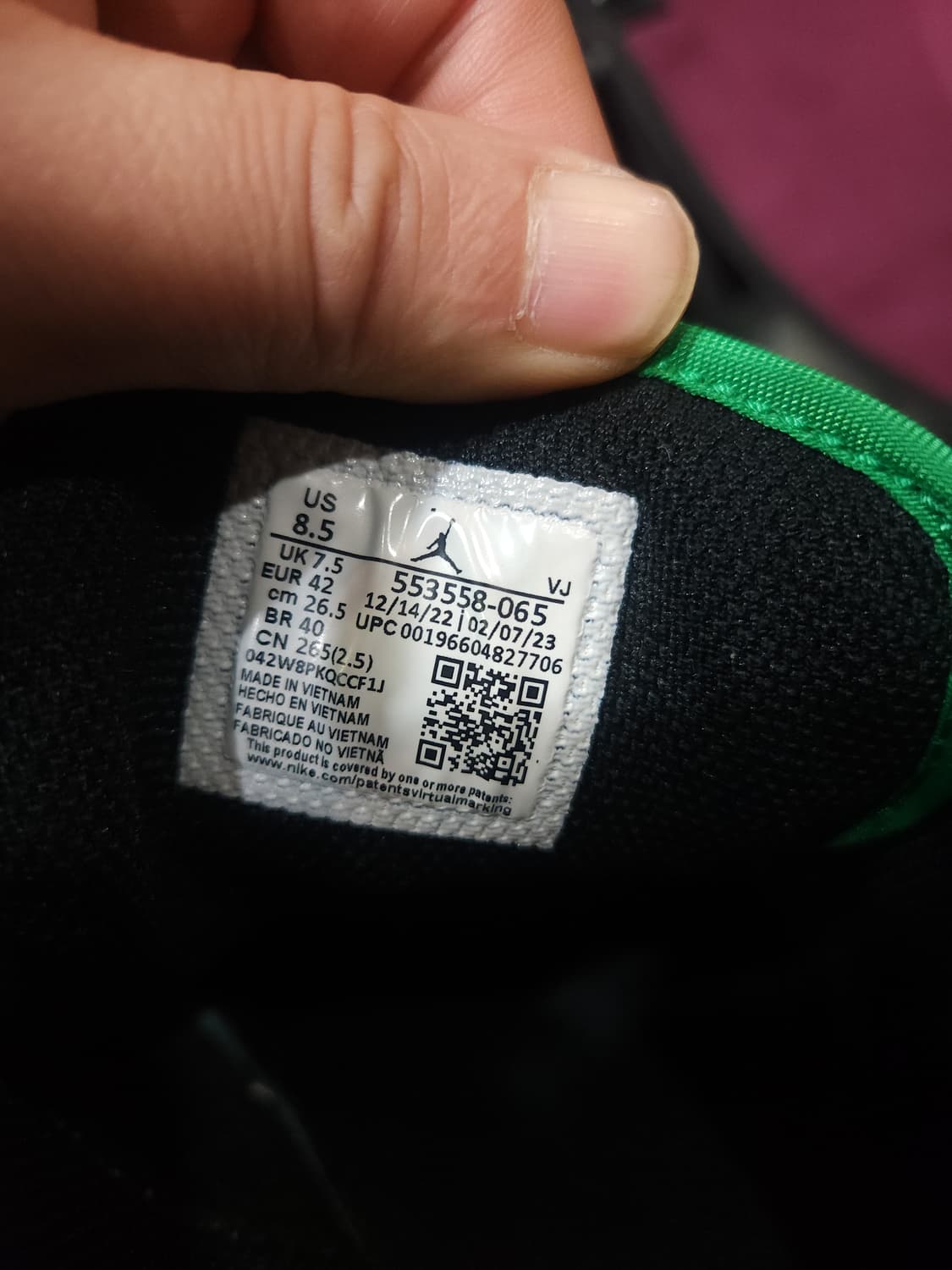 나이키 에어조던 1 로우 럭키그린 265mm

 상품이미지10