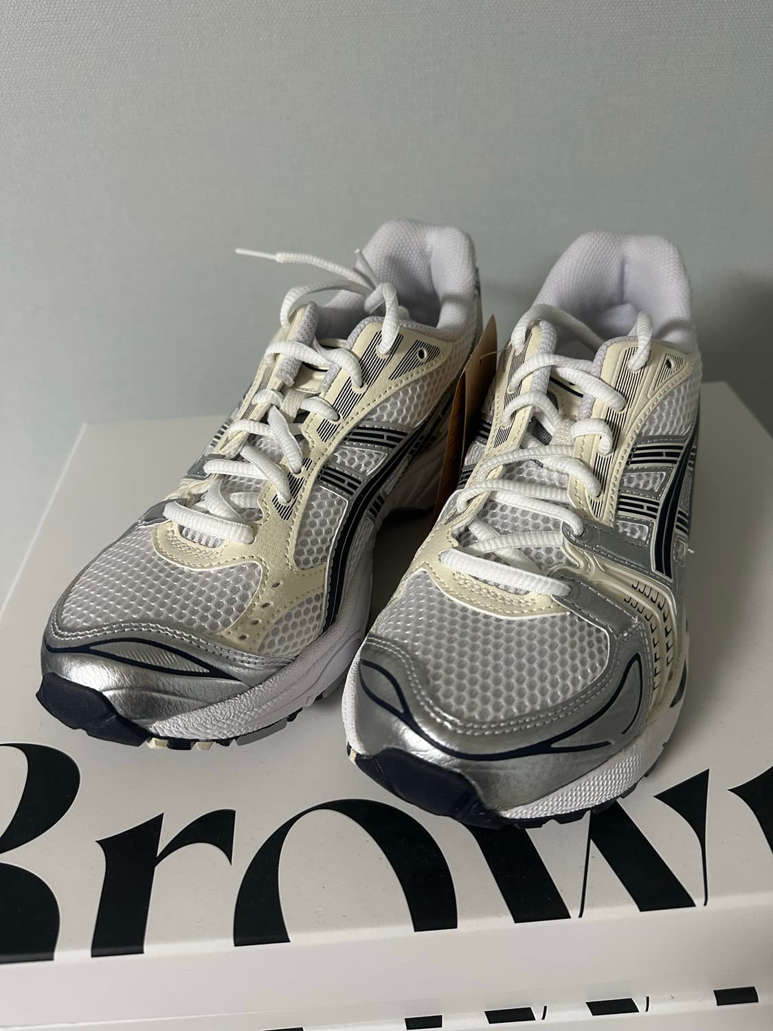 아식스 젤 카야노 14 화이트 미드나잇 245 사이즈 판매합니다. 상품이미지2