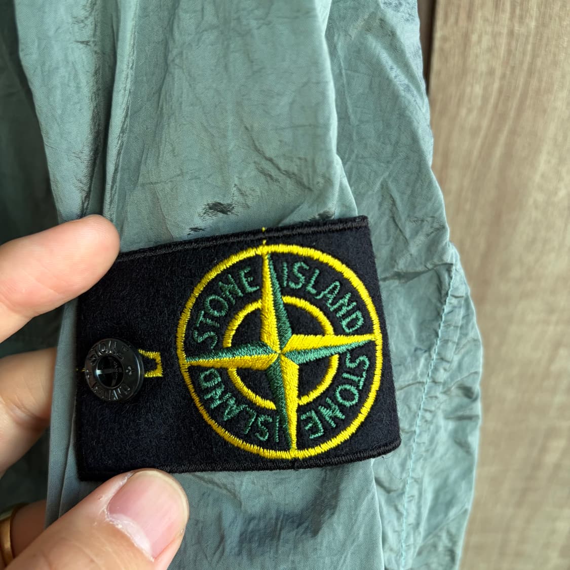 새상품(XL)스톤아일랜드 와펜 나일론 메탈 에코닐 오버셔츠 스카이블루 상품이미지4