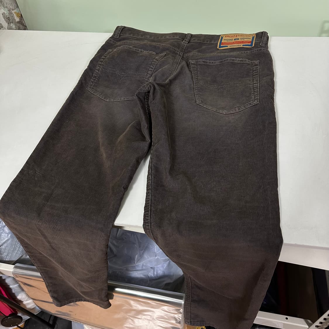 L 32 디젤인더스트리 슬림레귤러핏 녹워시드 코듀로이팬츠 상품이미지7