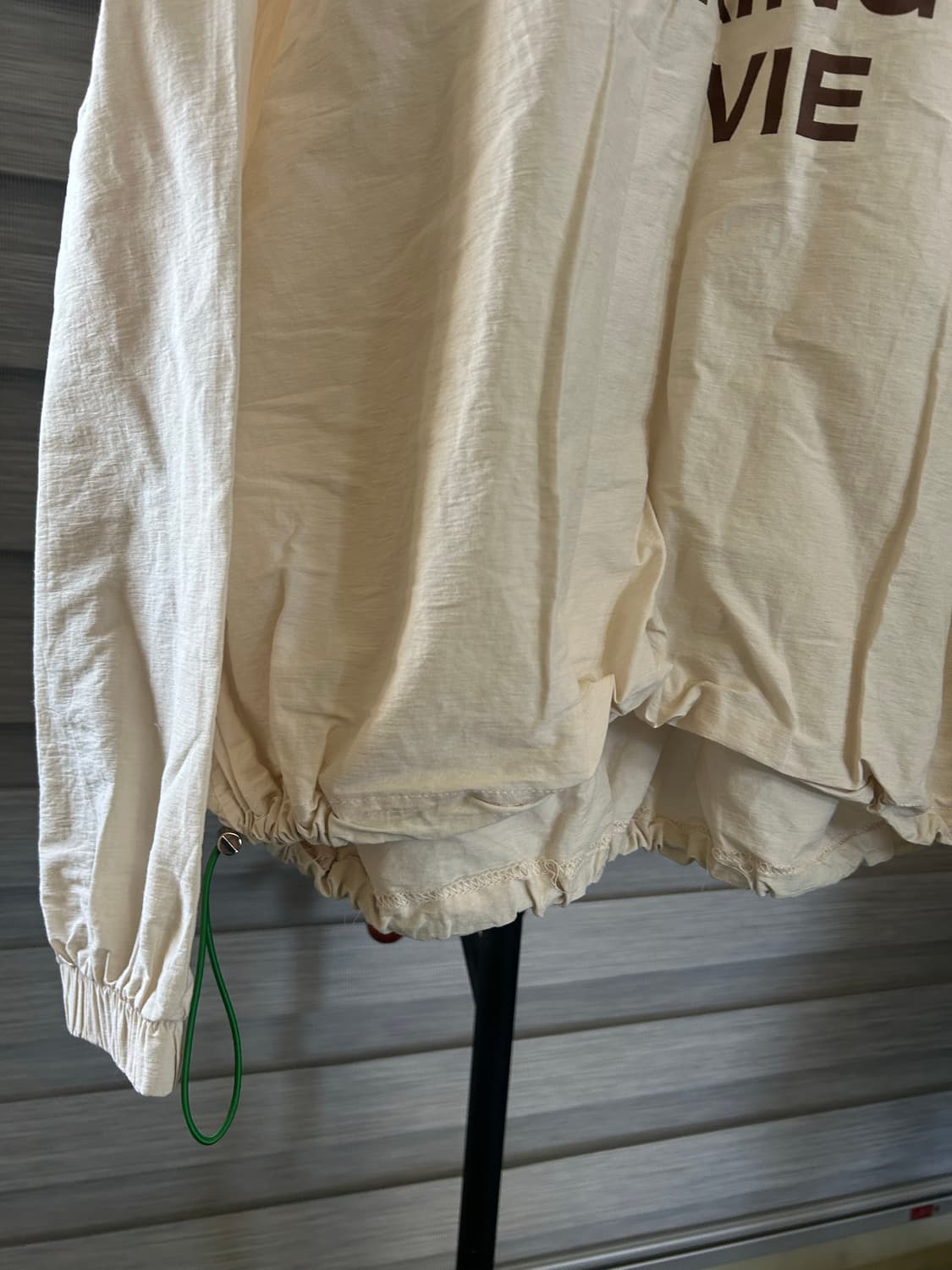 레터링 크롭 윈드브레이커 아이보리 상품이미지2