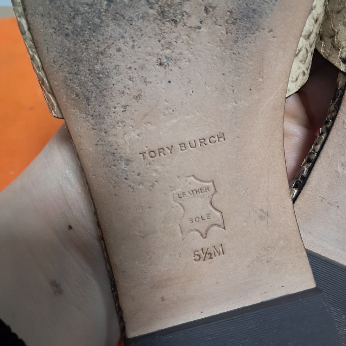 토리버치 뱀피 패턴 플랫 샌들 슬리퍼 5.5 약225 상품이미지9