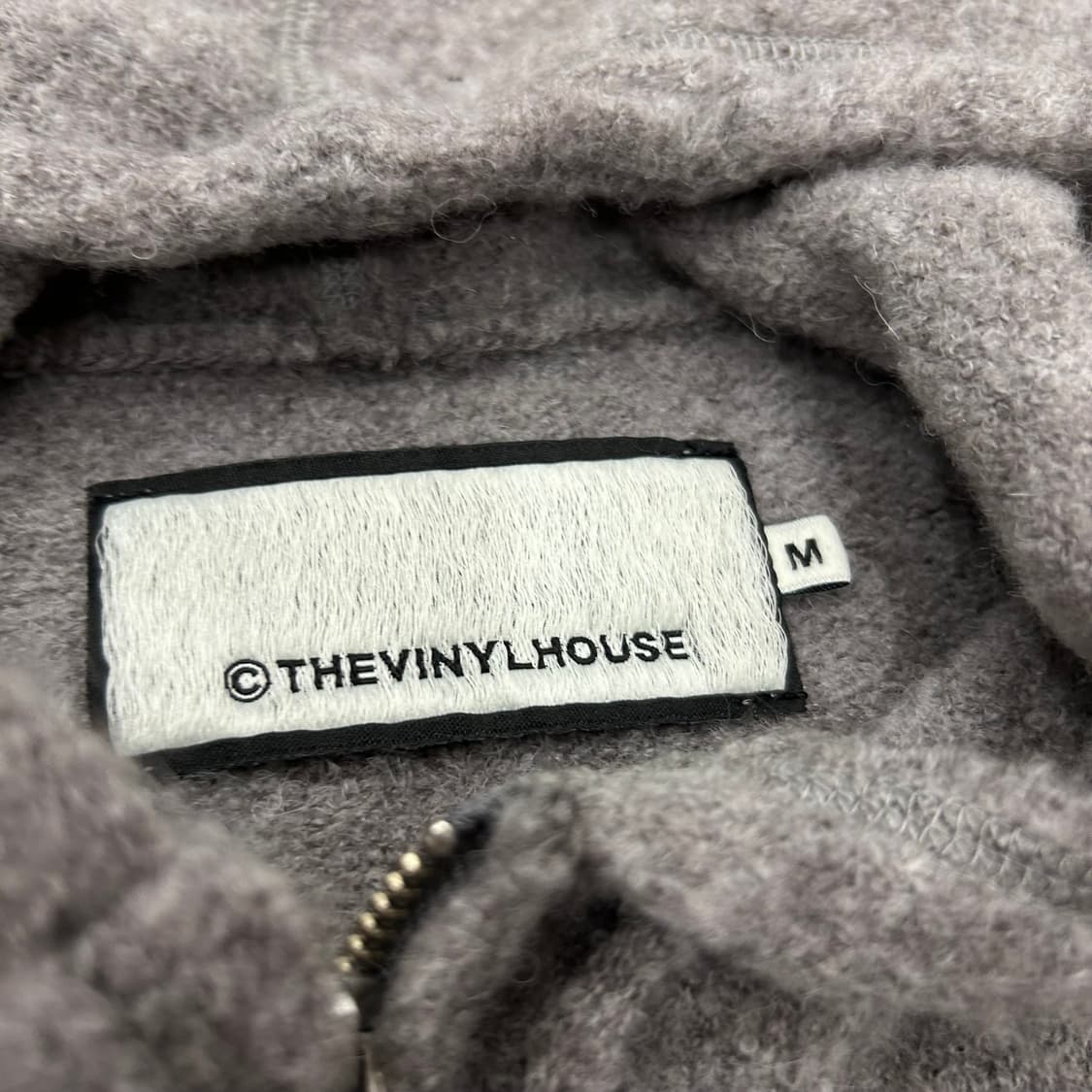 더바이닐하우스 라운드 포켓 니트집업 상품이미지3