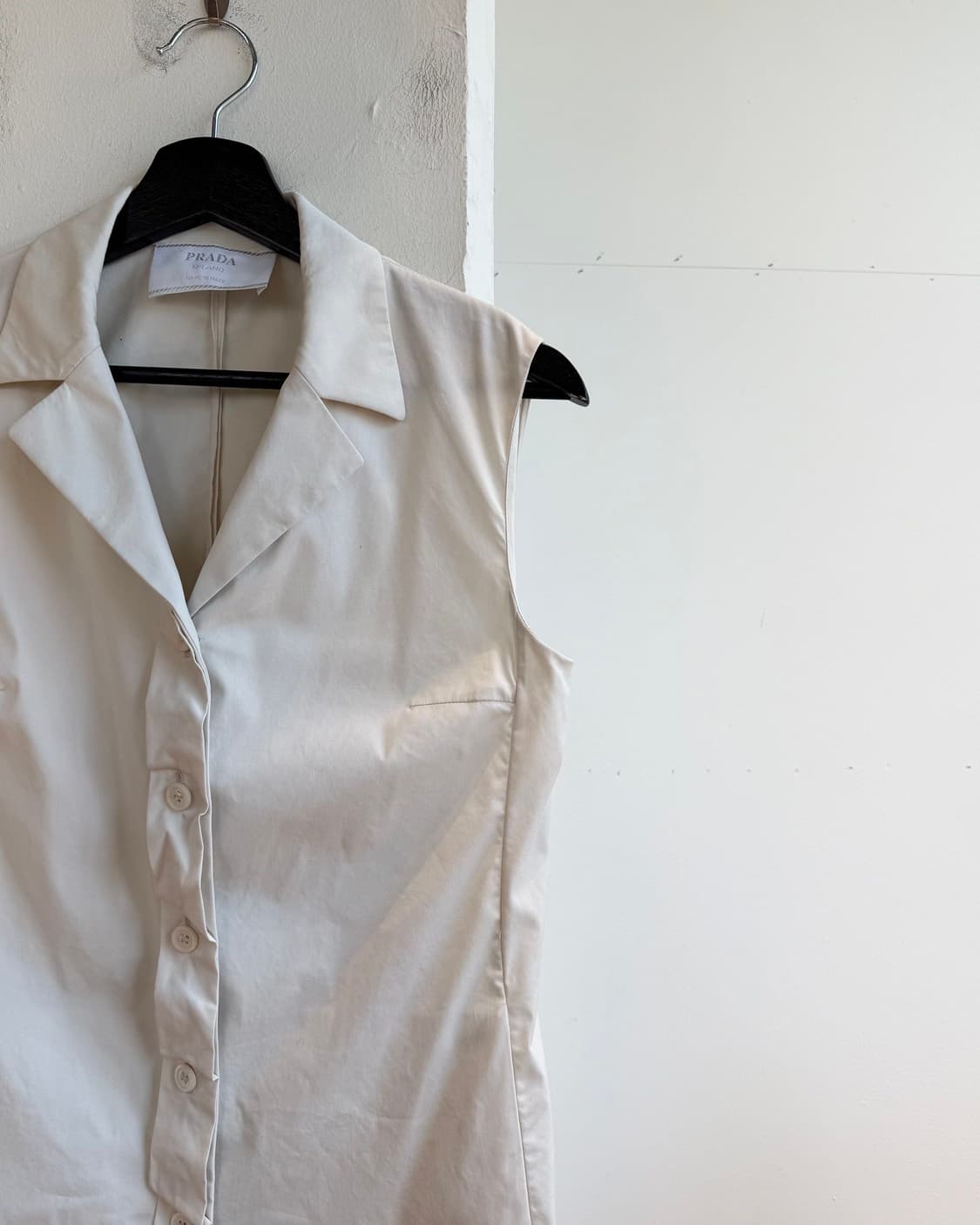 프라다 아이보리 슬리브리스 셔츠 상품이미지5