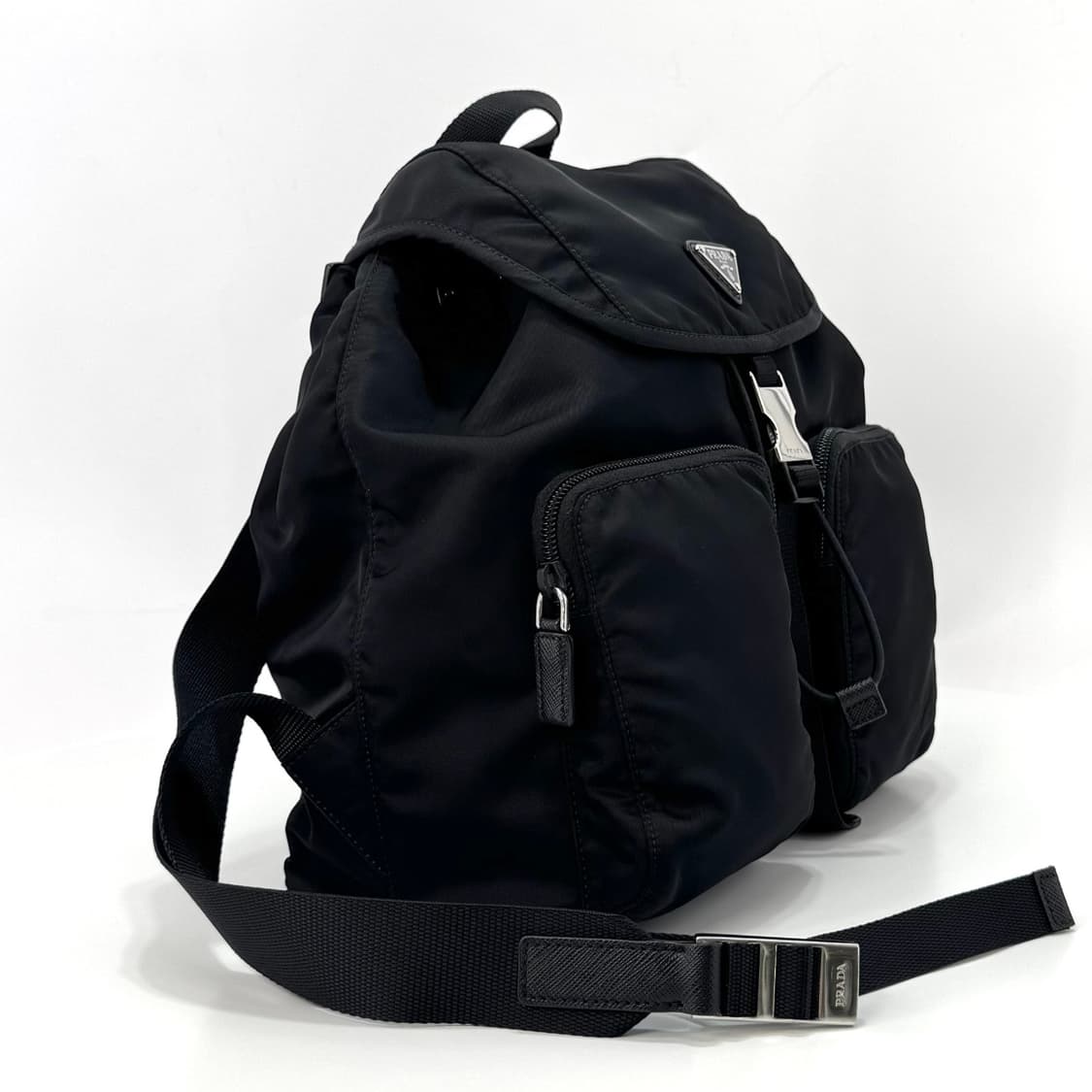 프라다 삼각로고 나일론 버클 백팩 블랙 (1BZ070) 상품이미지6