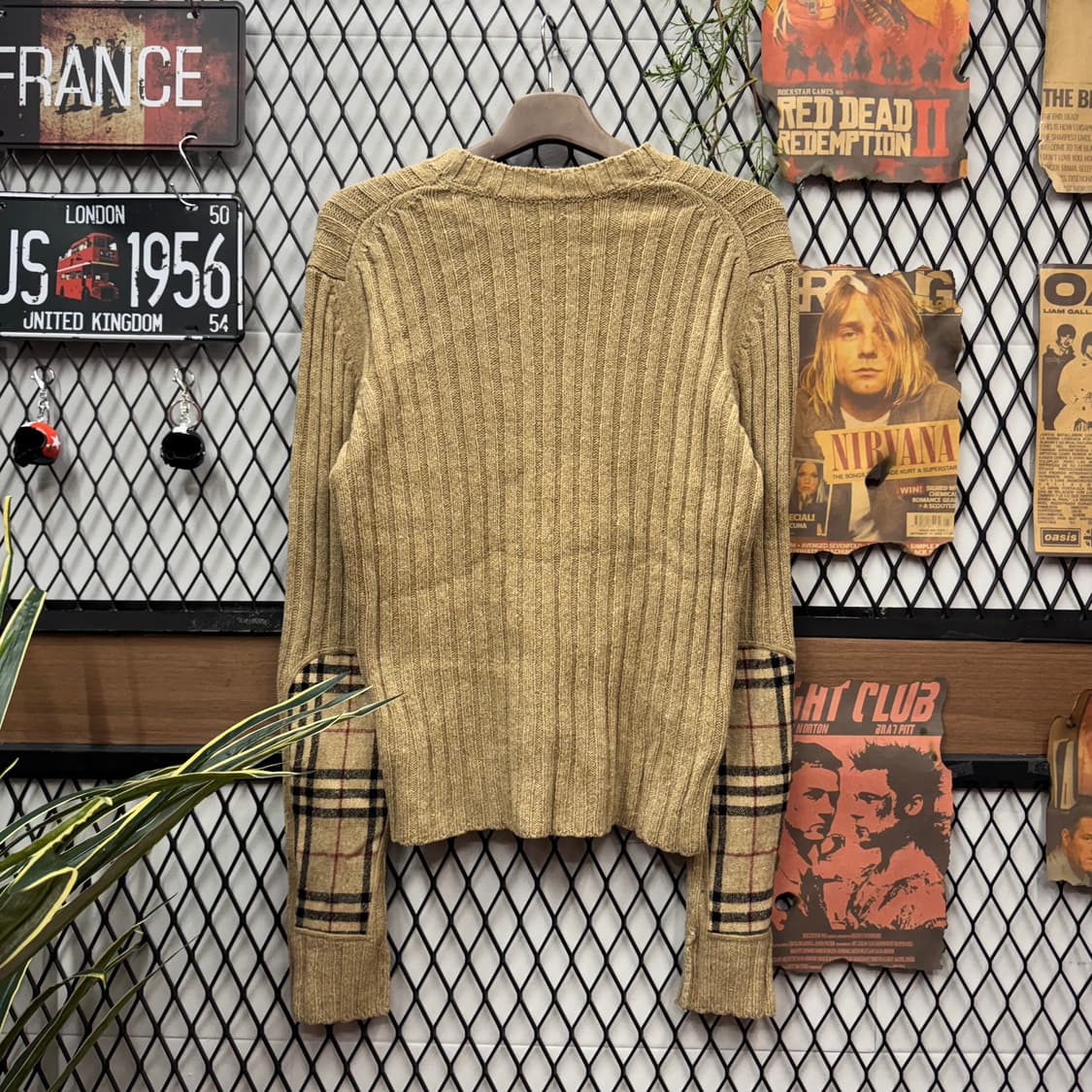 버버리 롱슬리브 골지 니트 후면 노바체크 패턴 포인트 베이지 상품이미지2