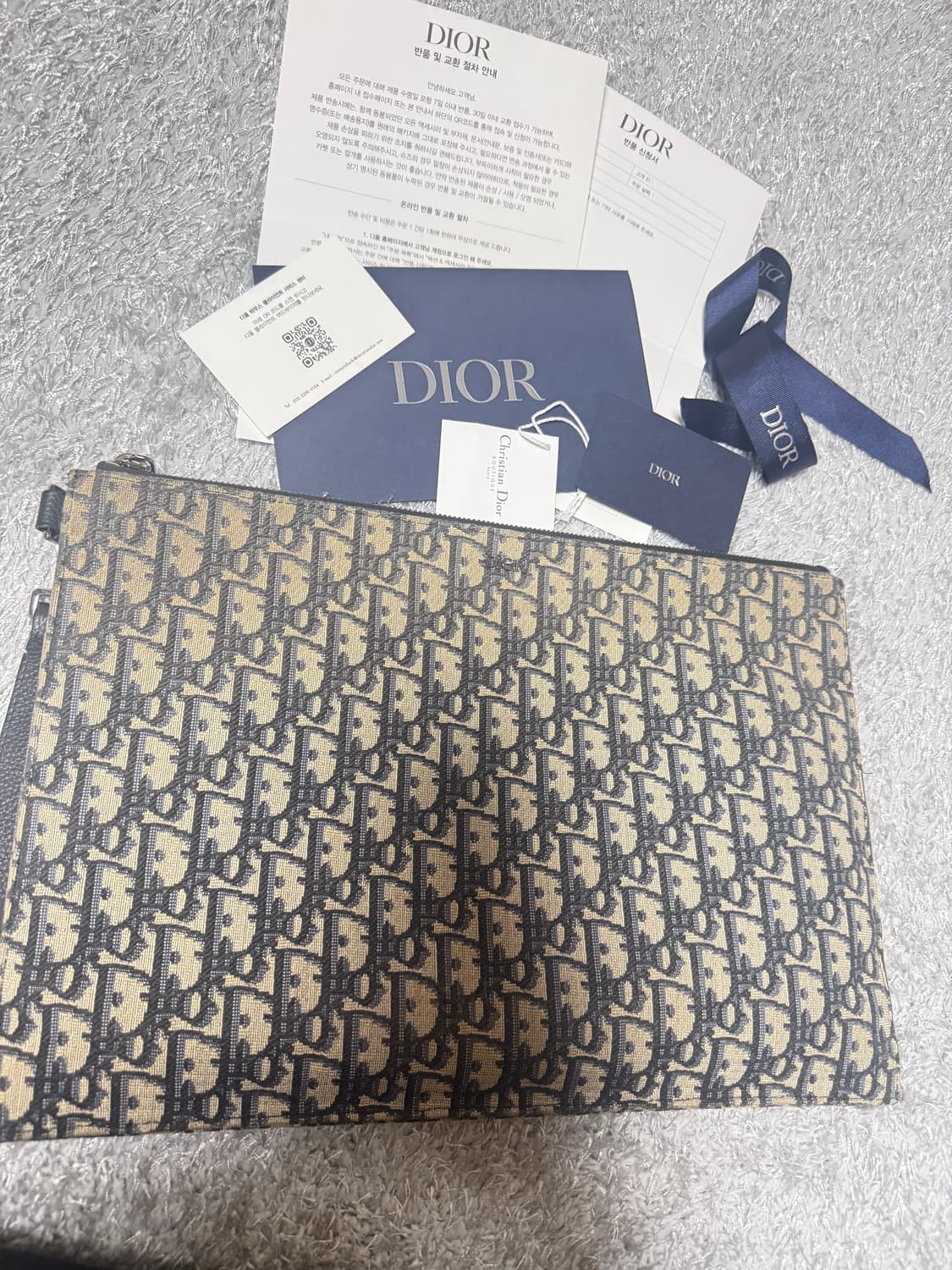디올 오블리크 A4 클러치 구성품 존재 상품이미지1