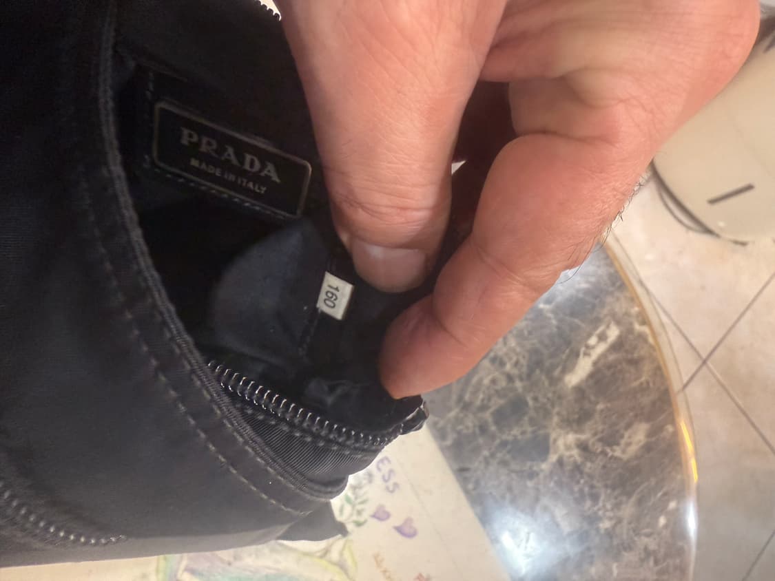 정품 프라다 나일론 크로스백 팝니다 상품이미지9