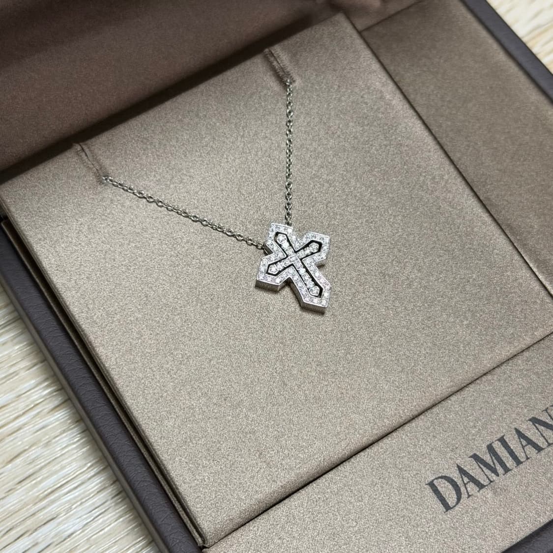 [S+급/스몰] 다미아니 벨에포크 크라운 화이트 실버 18k 목걸이 상품이미지3