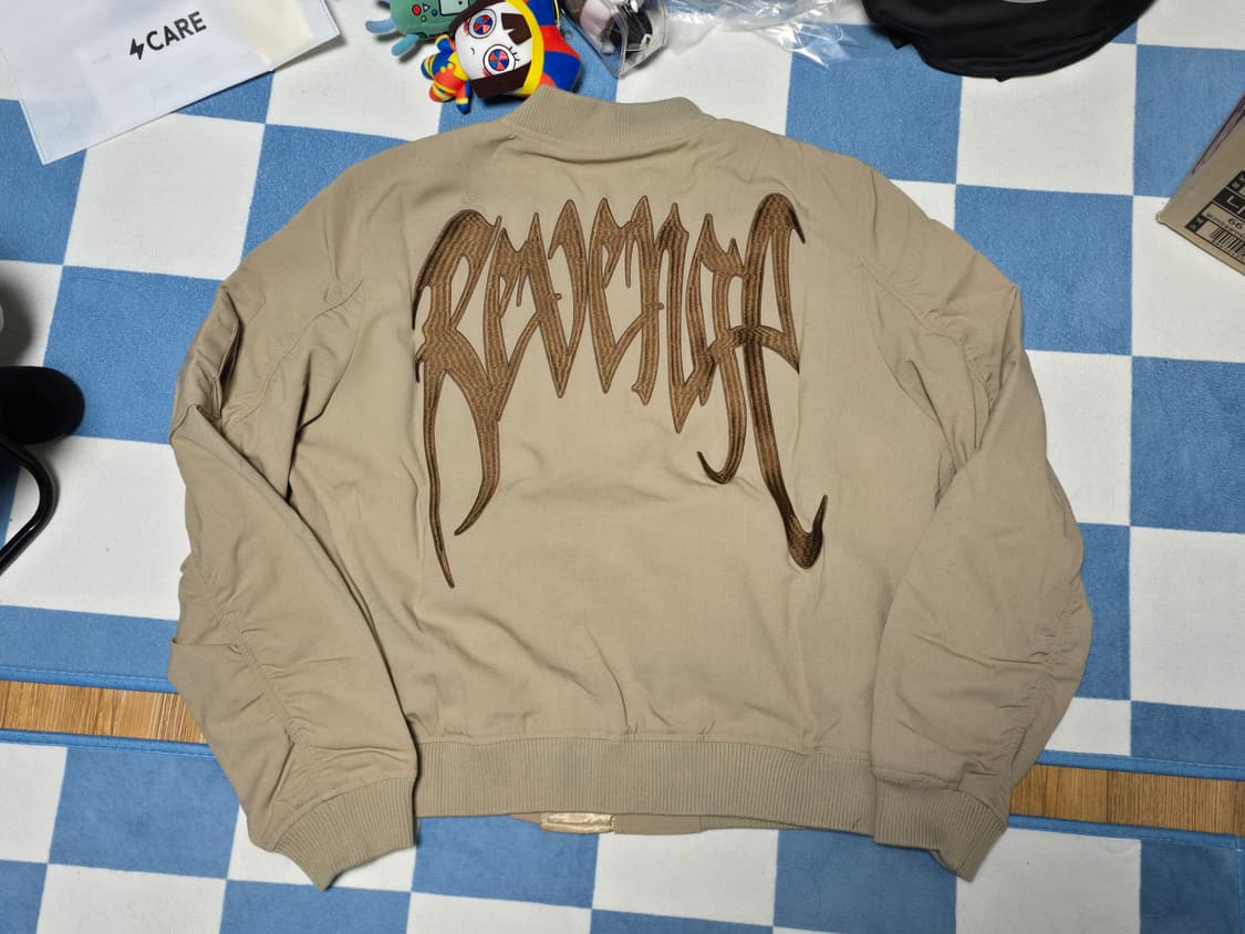 [M] REVENGE 리벤지 자수 봄버 베이지 상품이미지1