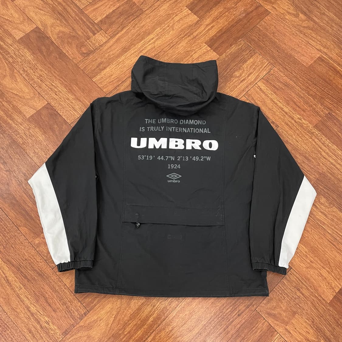 엄브로 빅로고 바람막이 상품이미지2