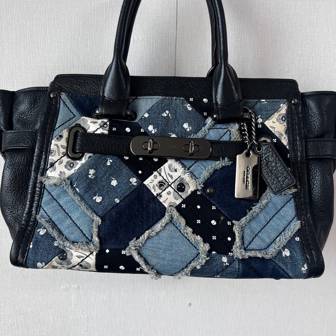 코치 패치워크 데님 토트백 상품이미지4