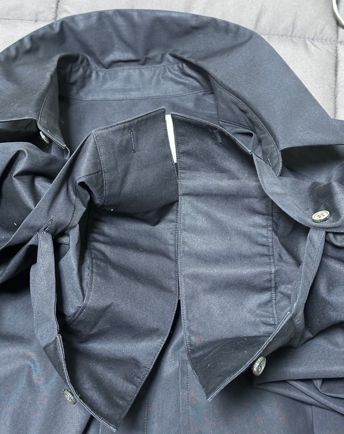 우영미 21FW 백로고 셔츠 네이비 상품이미지4