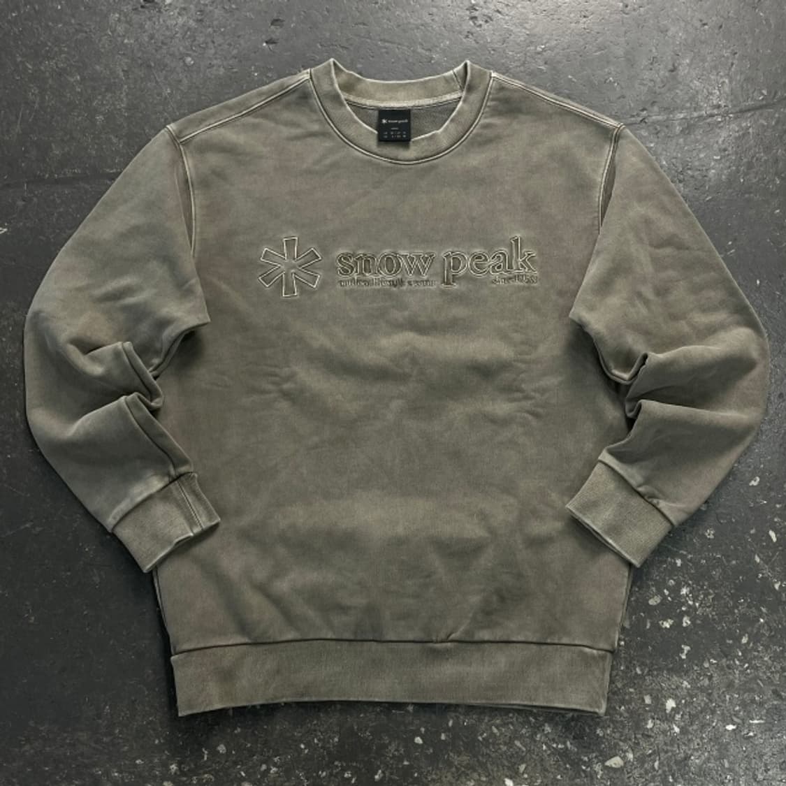 100 스노우피크 피그먼트 맨투맨 상품이미지1