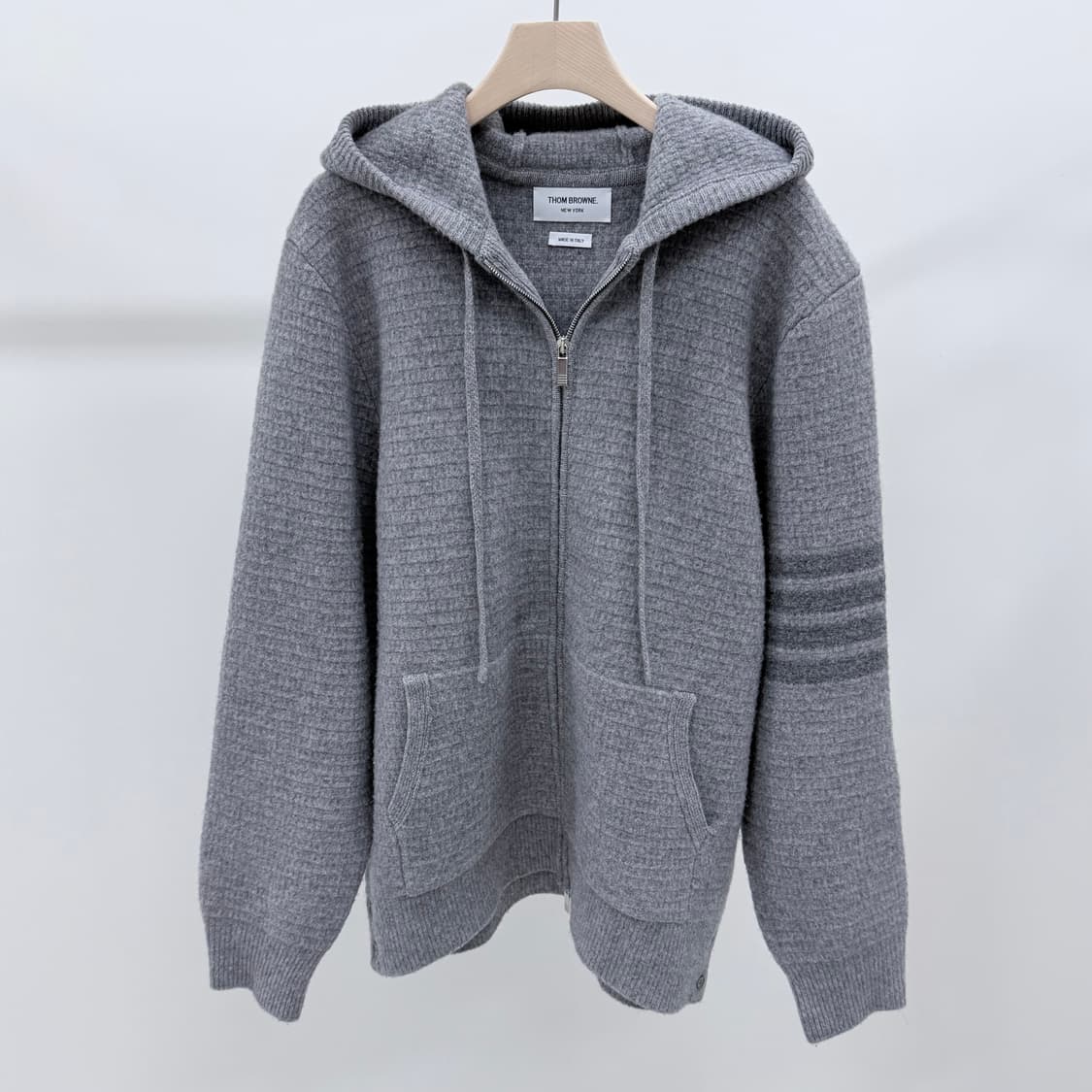 [S+급/5] 톰브라운 사선완장 캐시미어 니트 후드집업 그레이 상품이미지1