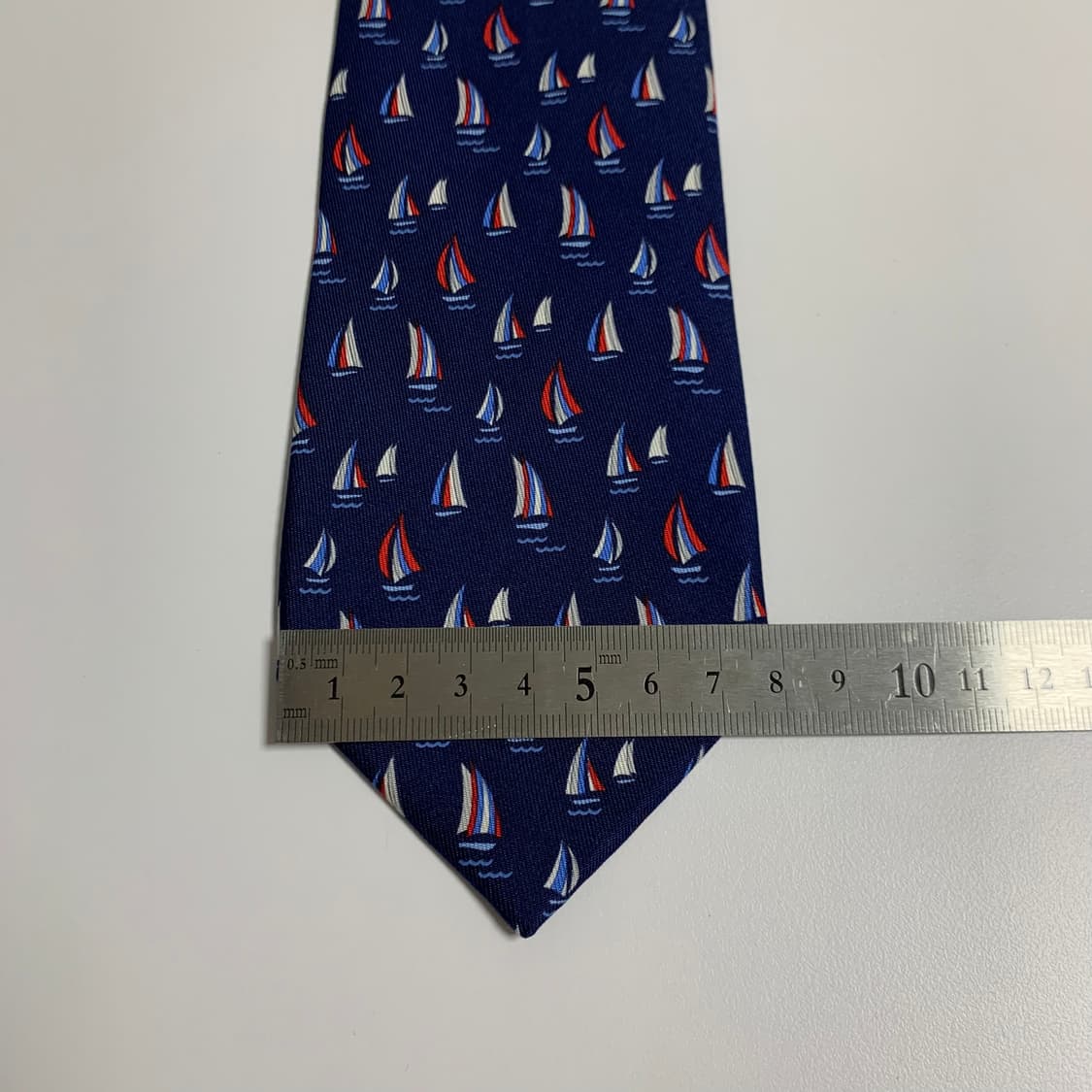 살바토레 페레가모 네이비 클래식 명품넥타이 새상품급 7.8cm 상품이미지10