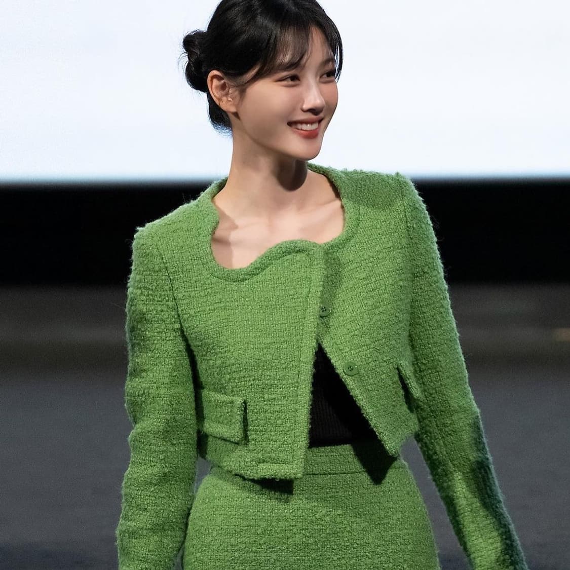 [M] 렉토 홀리데이 부클 커브드 넥 트위드 크롭 자켓 그린 상품이미지1