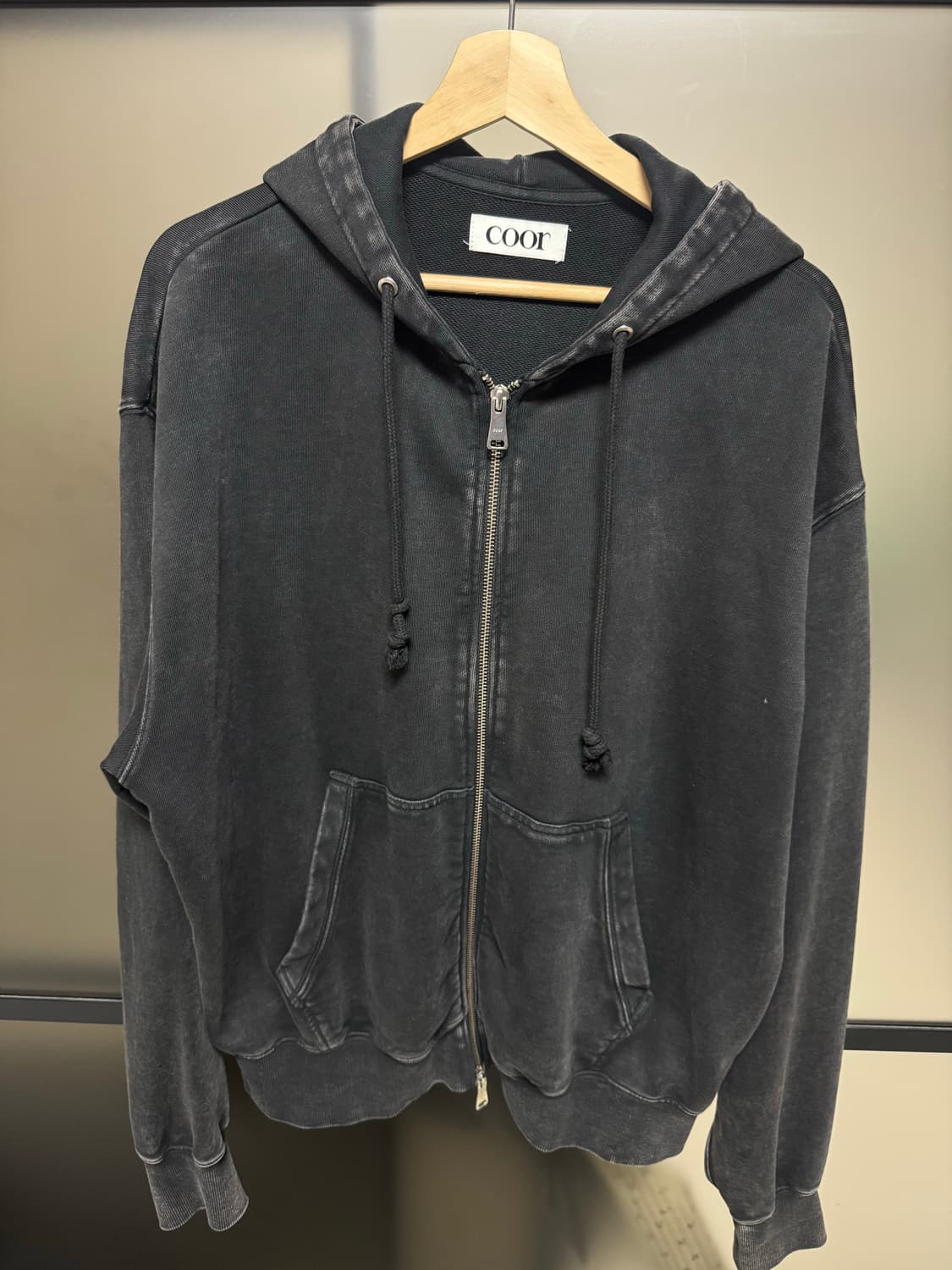 쿠어 L 가먼트 다잉 에센셜 후드 집업 (워시드차콜) 상품이미지1