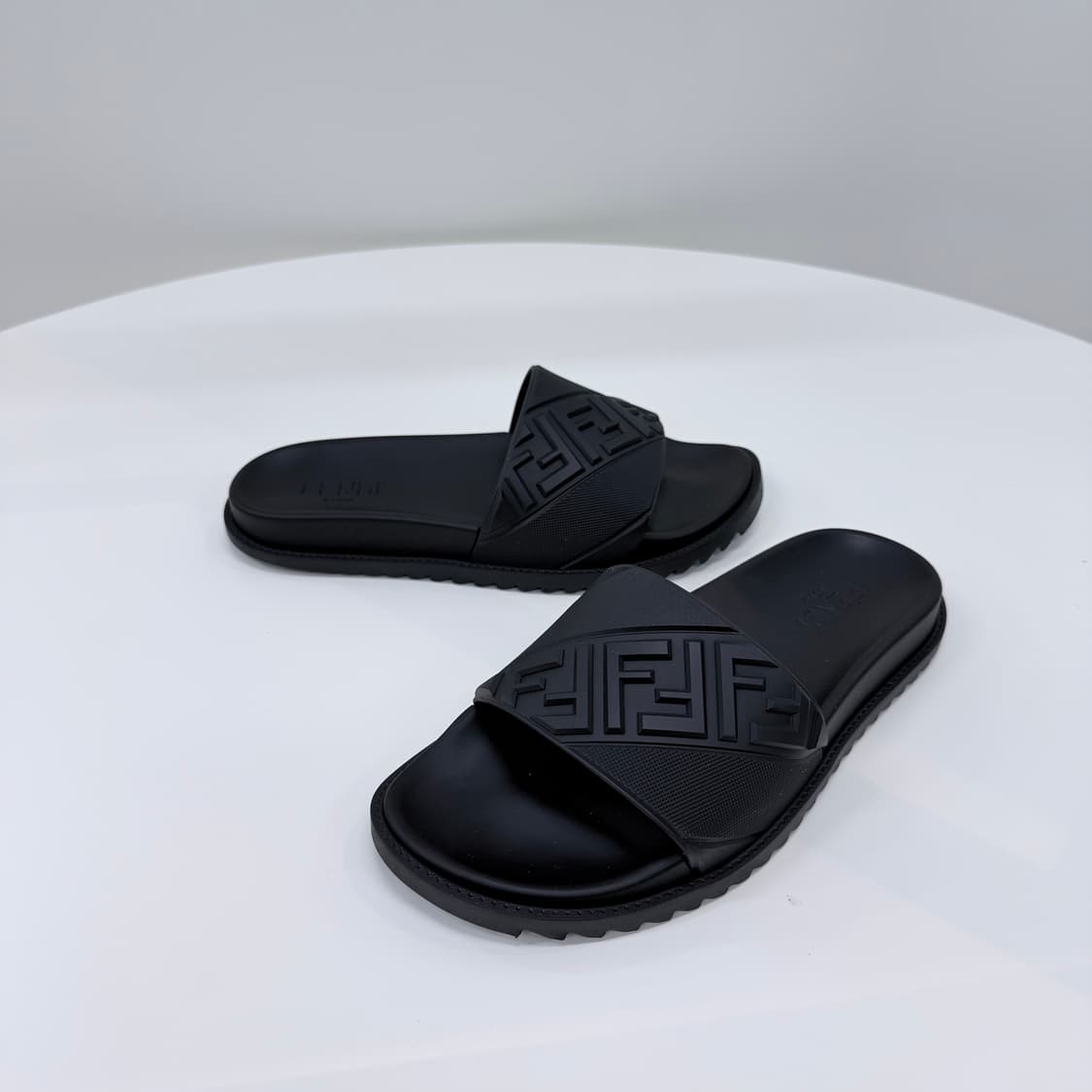 [S+급/270] 펜디 FF로고 러버 슬라이드 샌들 슬리퍼 블랙 상품이미지2