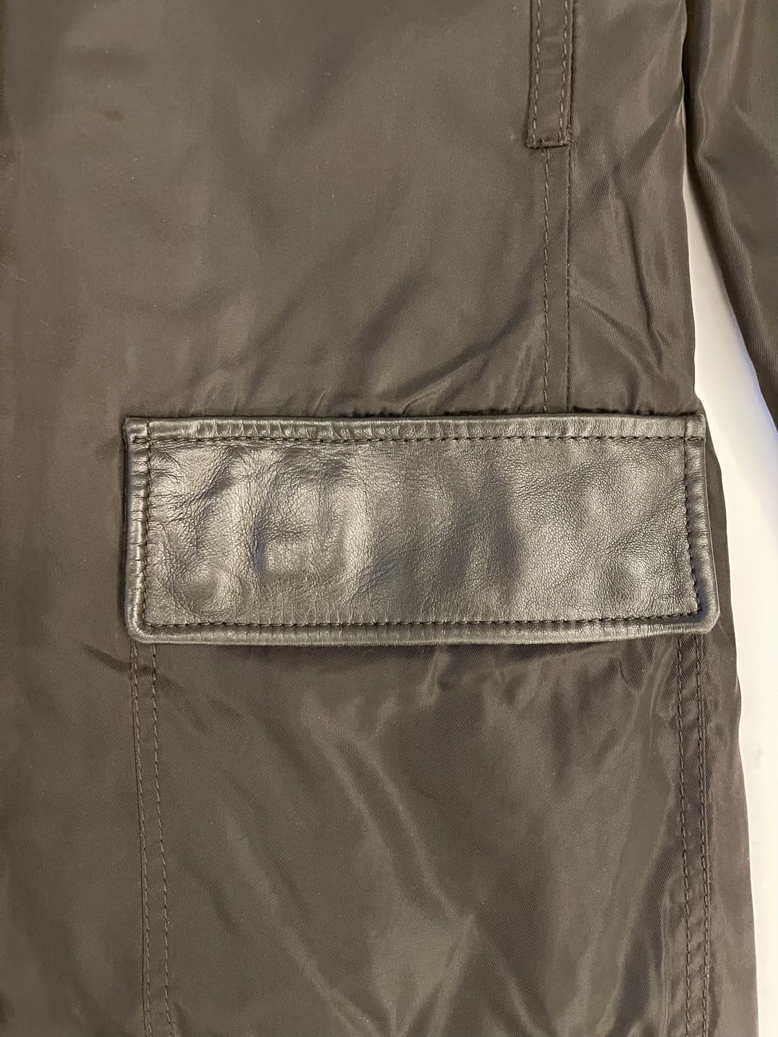 프라다 카키색 나일론 가죽 디테일 코트 M 상품이미지2