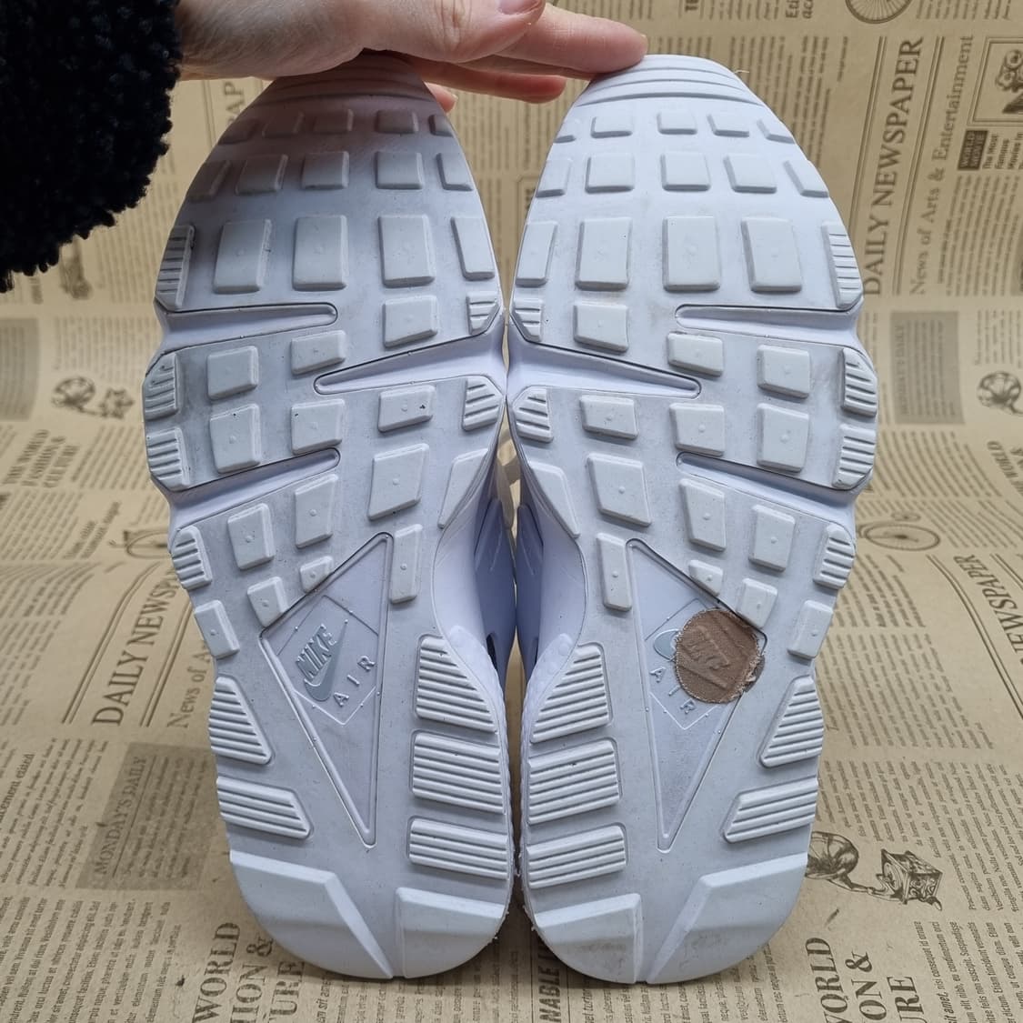 나이키에어 허라취 올흰 운동화 실사이즈245 상품이미지3