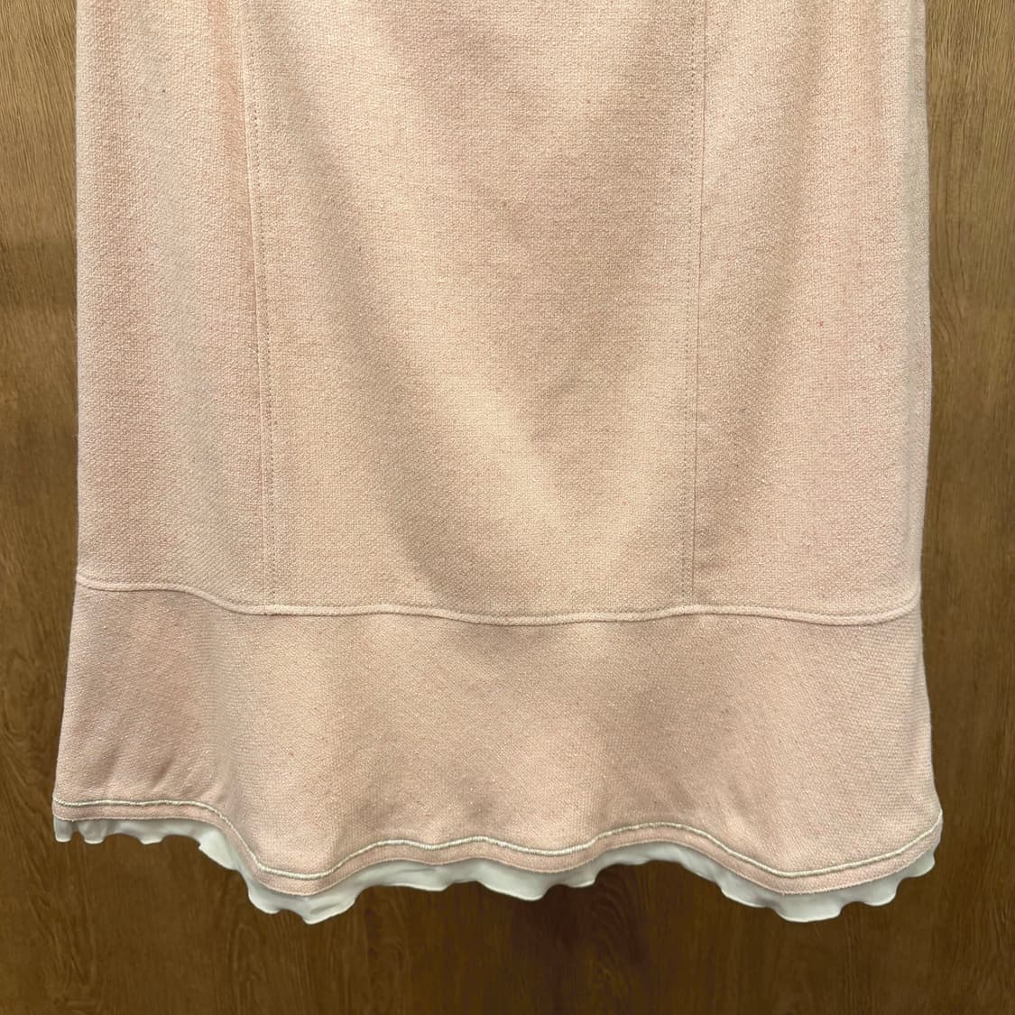 꾸레쥬 미디 스커트 밑단 레이어드 로고 장식 디테일 A라인 핑크 상품이미지5