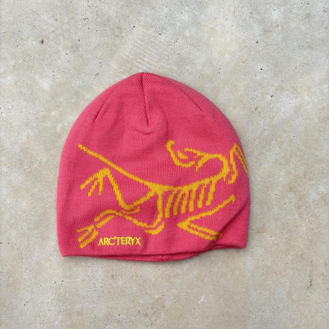 아크테릭스 로고 니트 비니 핑크/옐로우 상품이미지1