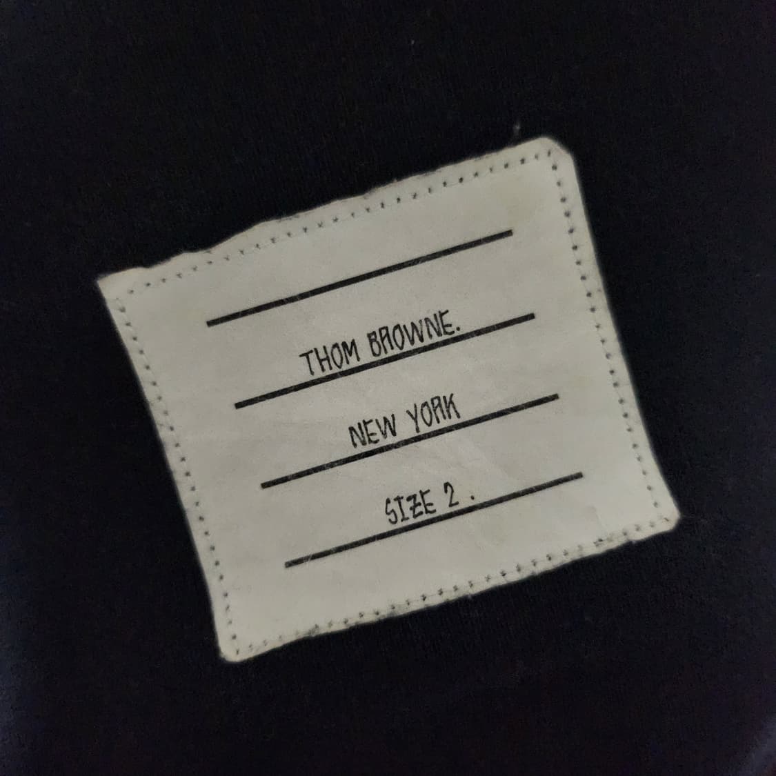 톰브라운 사선완장 맨투맨 2사이즈 네이비 상품이미지4