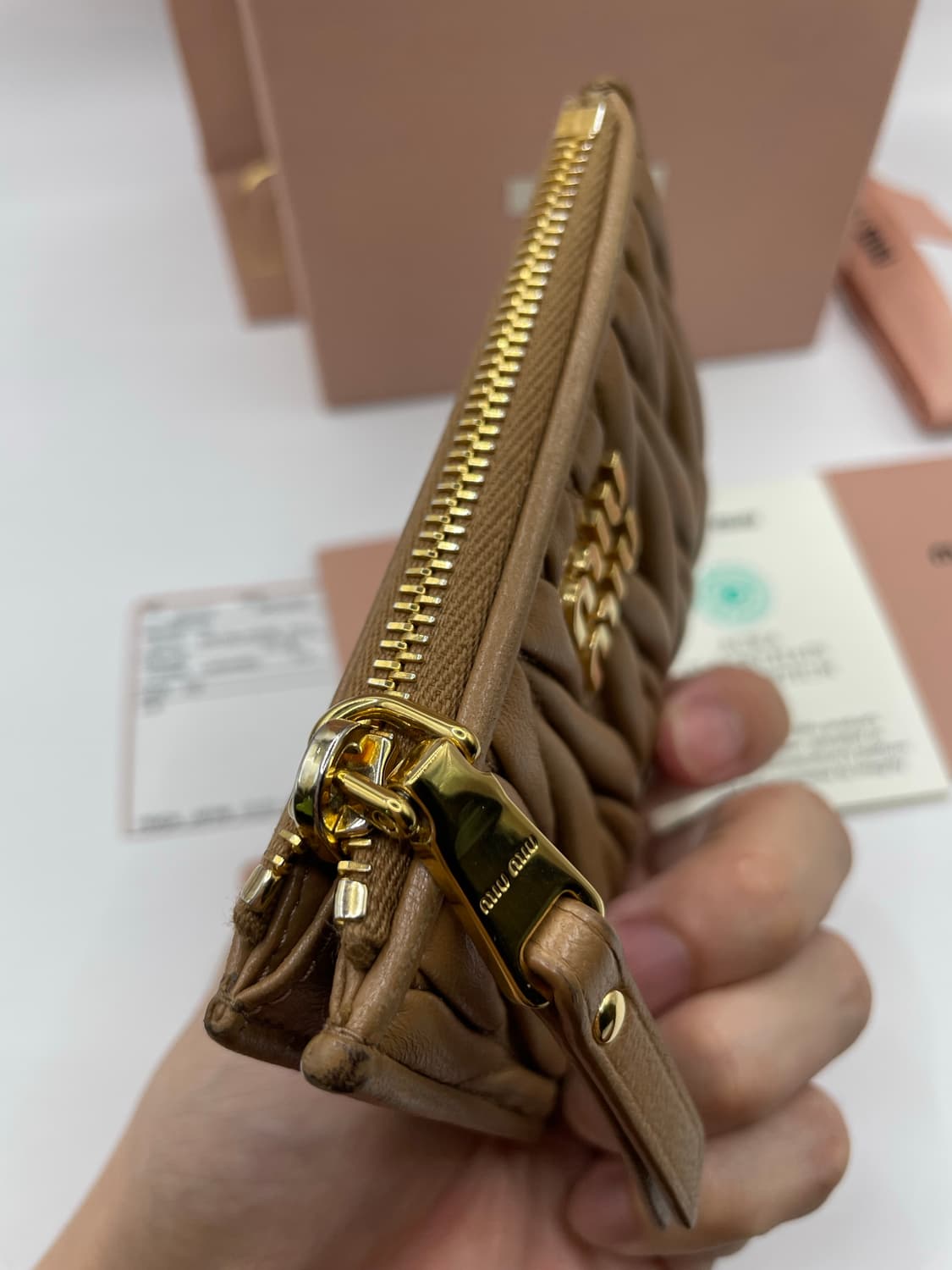 미우미우 나파 램스킨 지퍼 카드지갑 상품이미지4