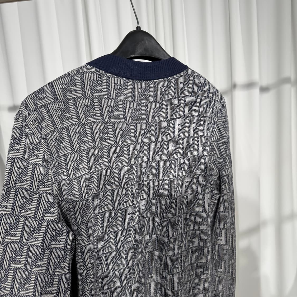 [정품] 펜디 FF 모티브 모노그램 가디건 52사이즈 상품이미지4