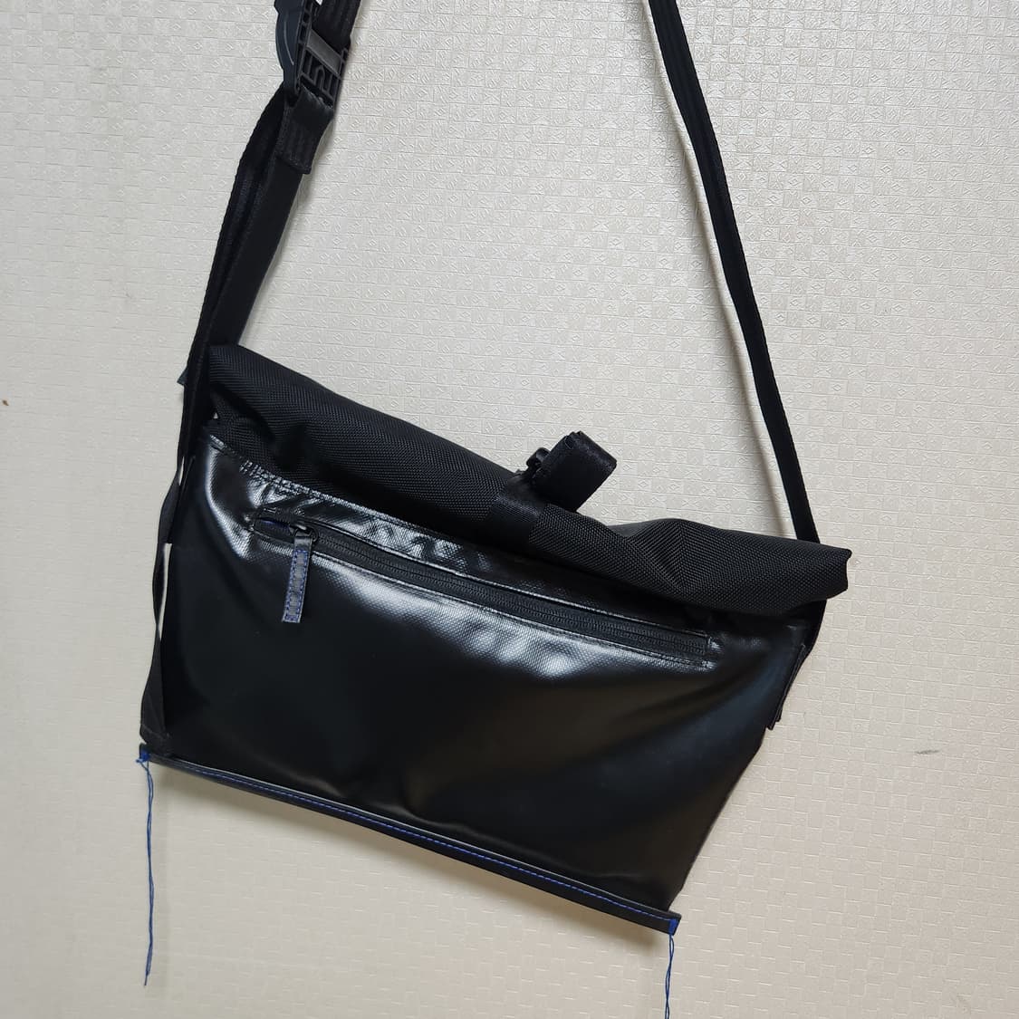 아더에러 트레이스 롤 백 크로스백 메신저백 가방 상품이미지4