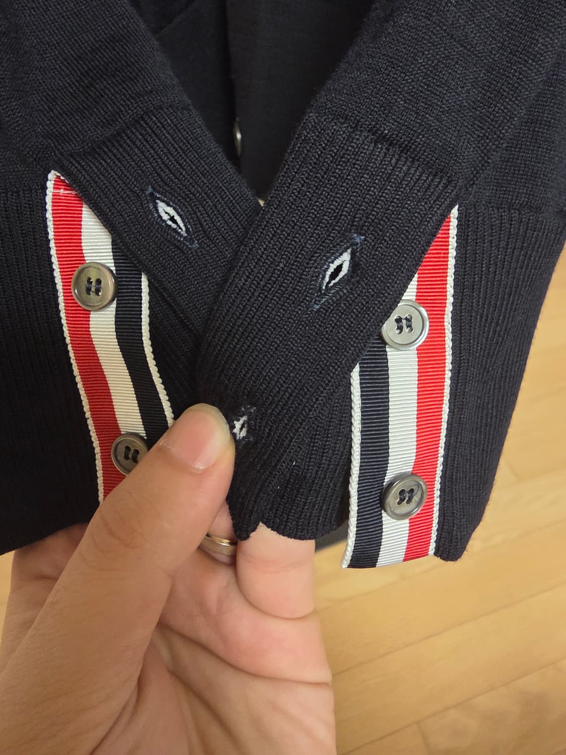 [ 25 / 5size ] 톰브라운 메리노울 사선완장 가디건 네이비 상품이미지5