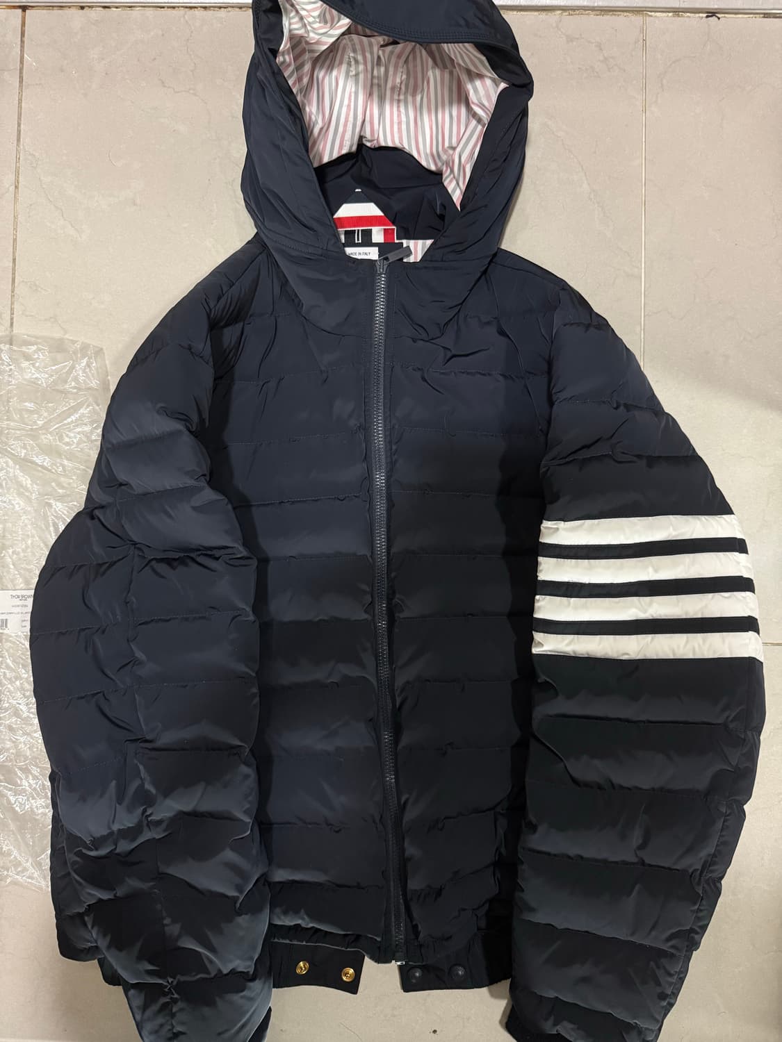 [당일출고,4사이즈] 톰브라운 사선완장 트윌 다운 패딩 상품이미지2