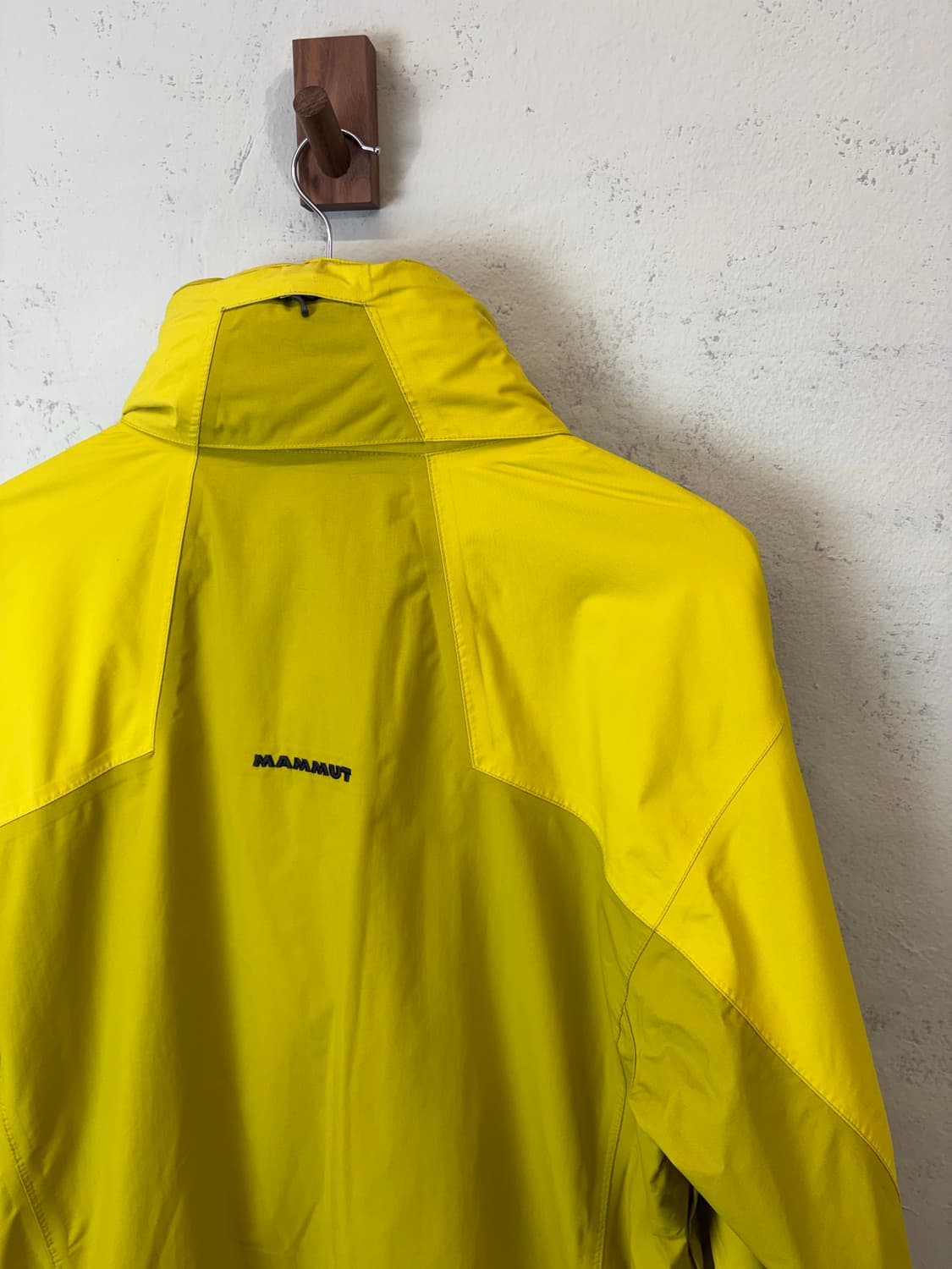 마무트 드라이테크 옐로우 바람막이 자켓 상품이미지4
