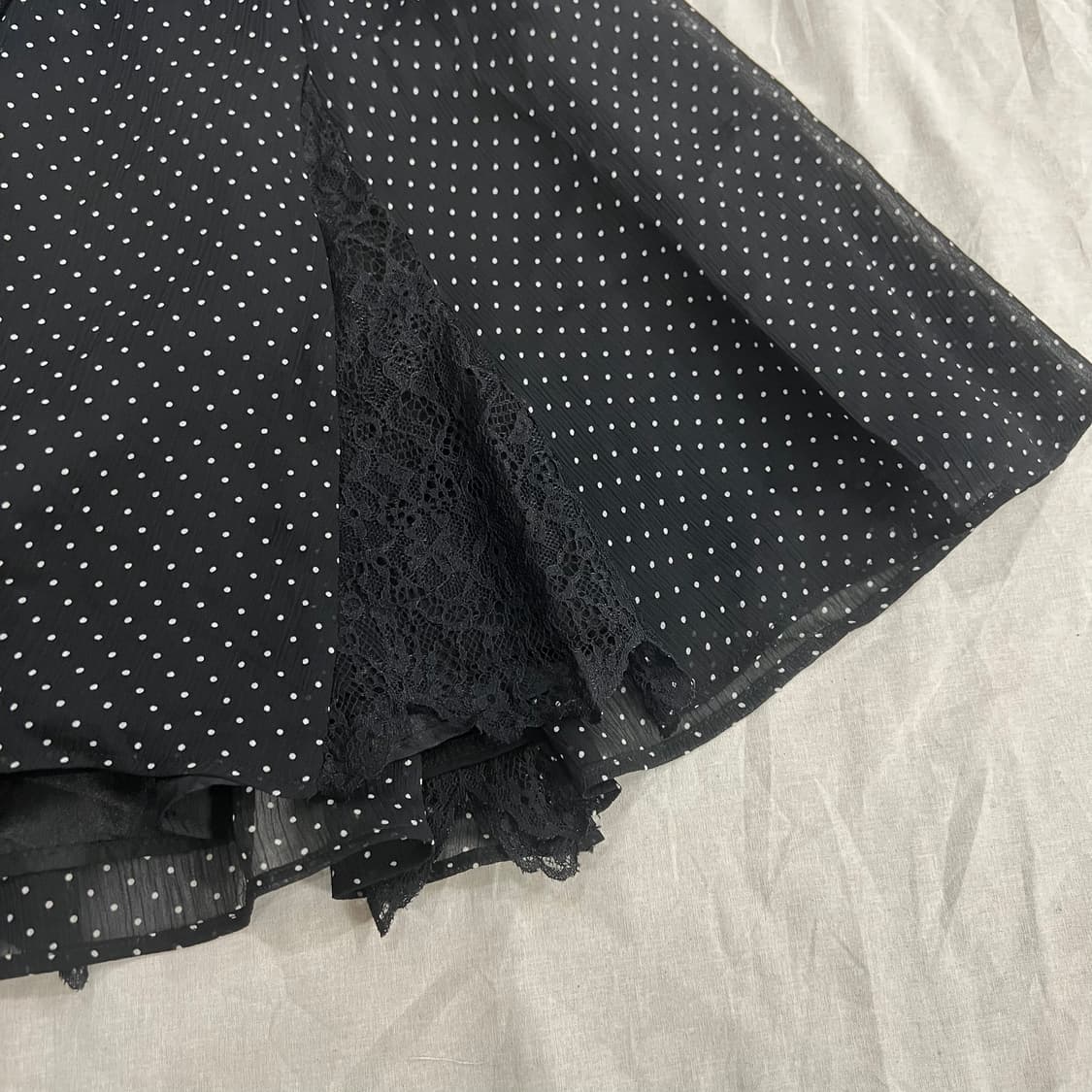모리걸 도트 쉬폰 레이스 패치워크 플레어 스커트 블랙 상품이미지2