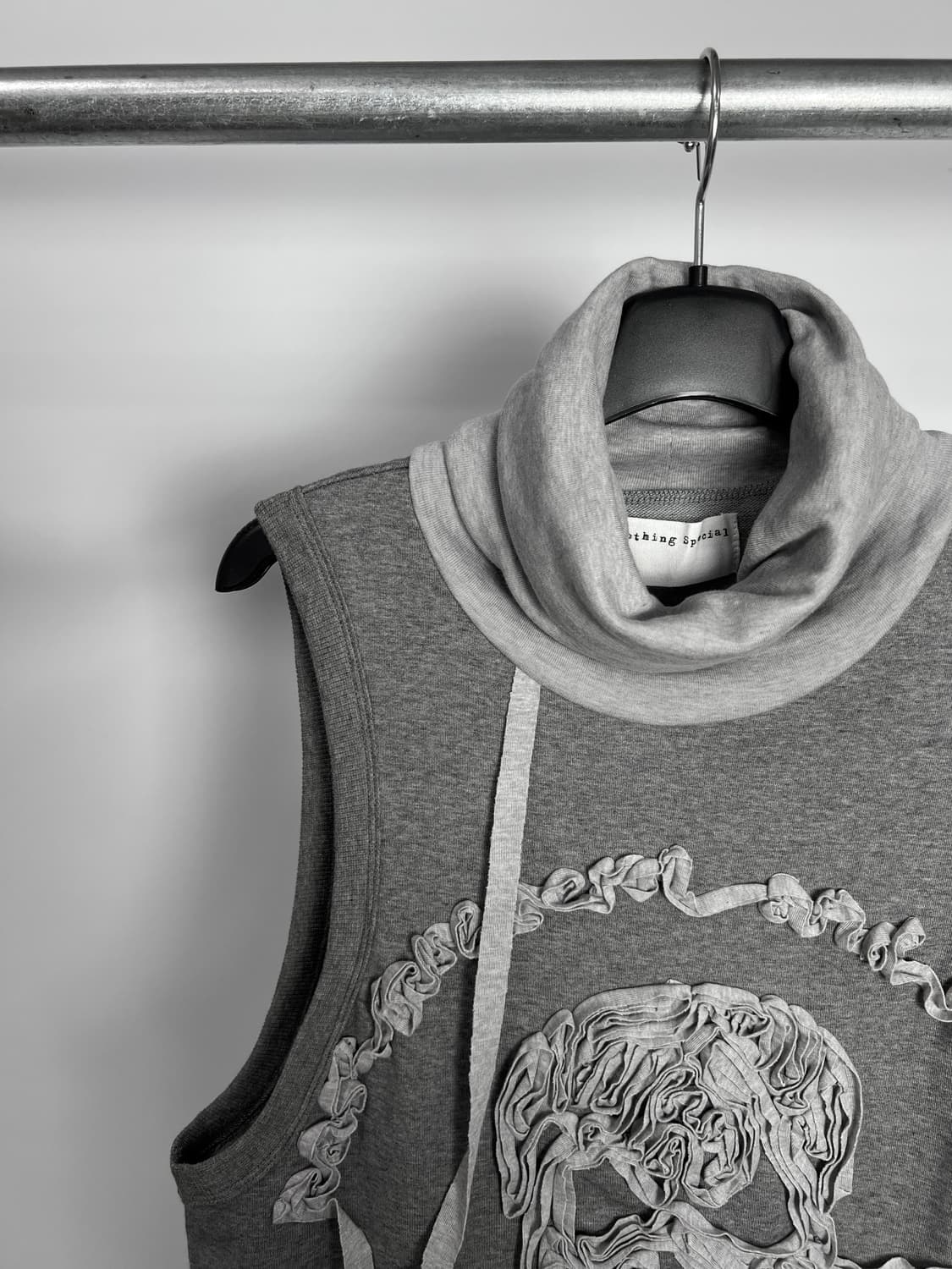 NOTHING SPECIAL 터틀넥 슬리브리스  상품이미지2