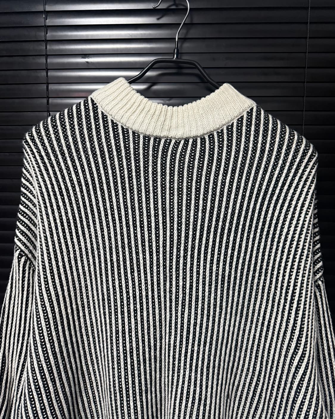 올리브데올리브 가오리핏 흰검 반목 목폴라 니트 스웨터 일본 화이트 블랙  상품이미지3