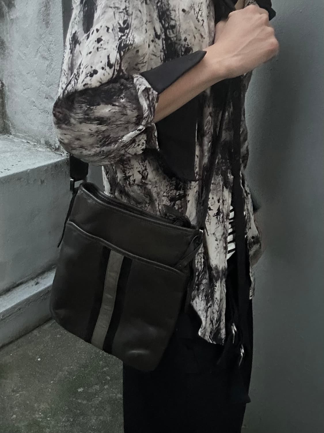 2000s 버버리 블랙라벨 레더 블랙 크로스백 상품이미지1