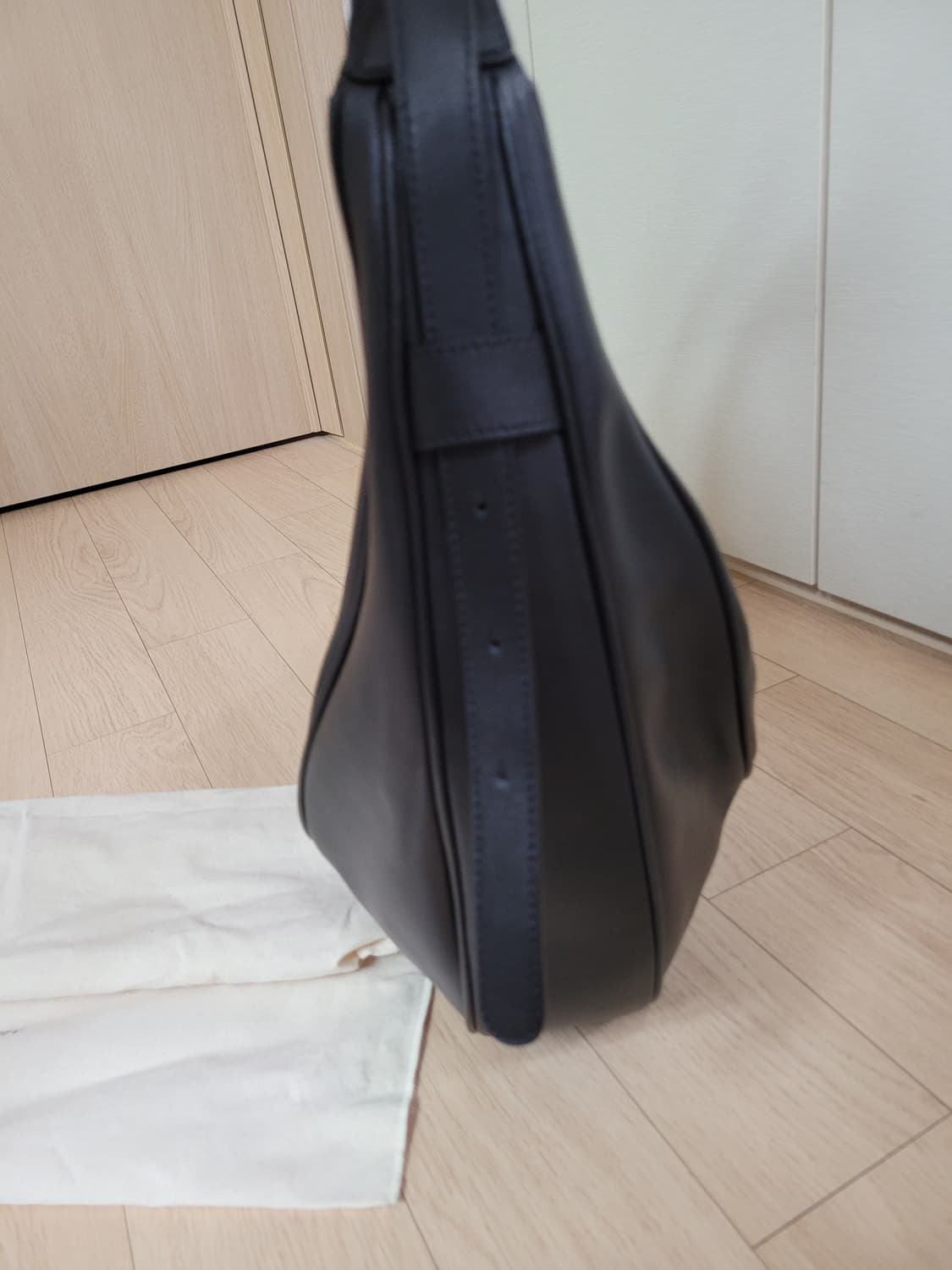 엘바테게브 Elbategev 오스트라백 블랙 (호보백) 상품이미지5