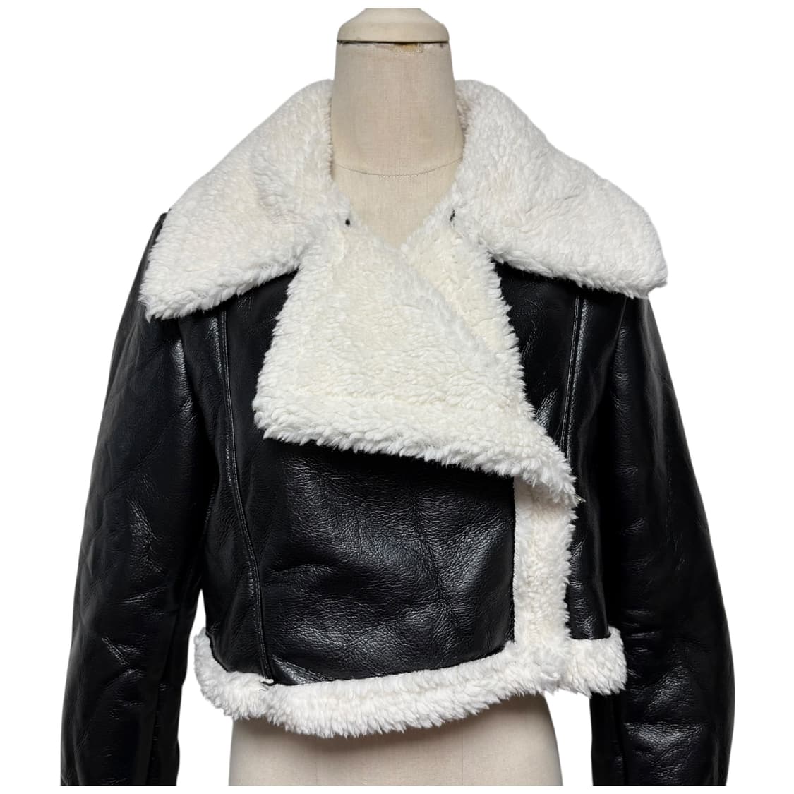 3751 블랙 안감퍼 크롭 무스탕 자켓 상품이미지2