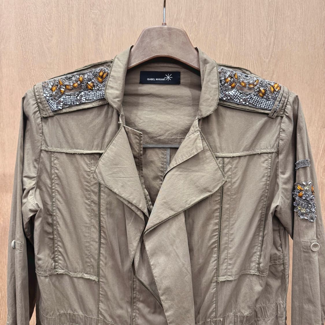 이자벨마랑 밀리터리 자켓 숄더 슬리브 비즈 자수 디테일 카키 상품이미지4