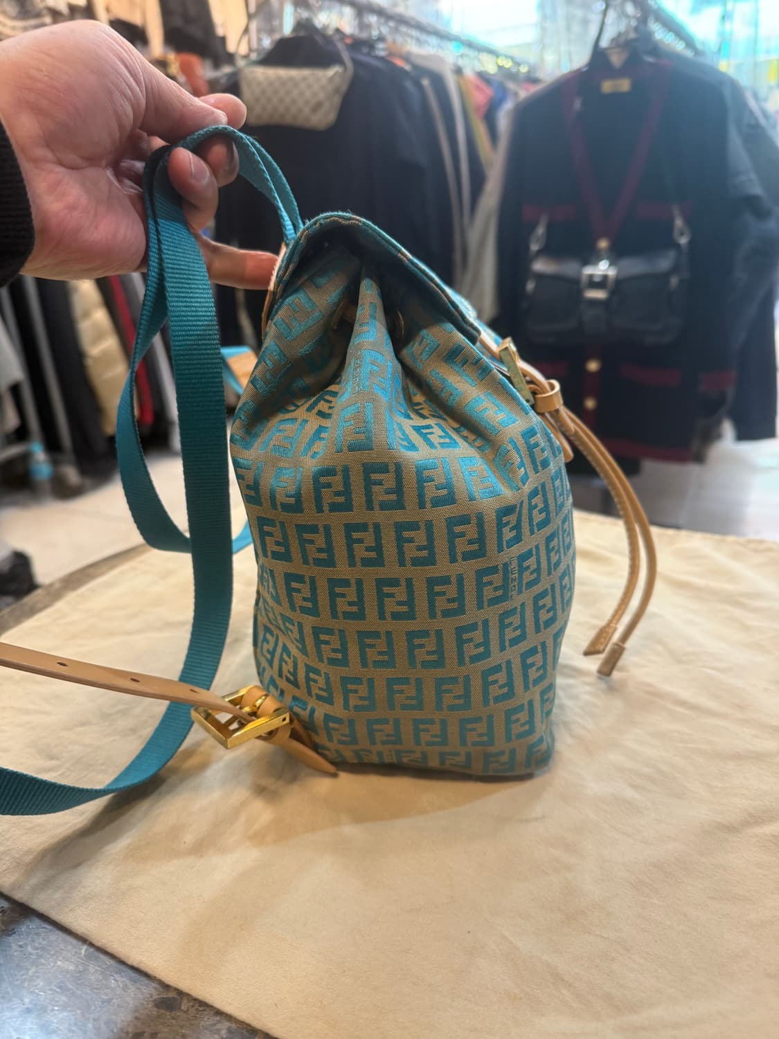 정품 펜디 주카 미니 백팩 팝니다 상품이미지4