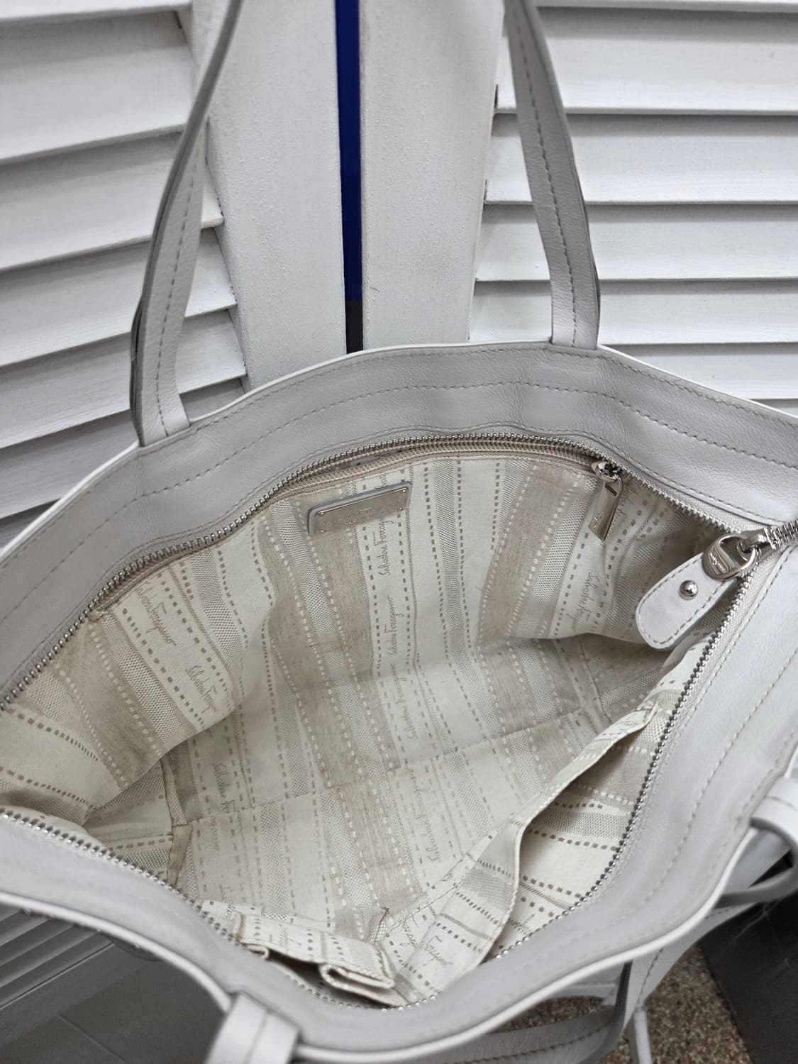 살바토레페라가모 스터드 토트백 상품이미지7